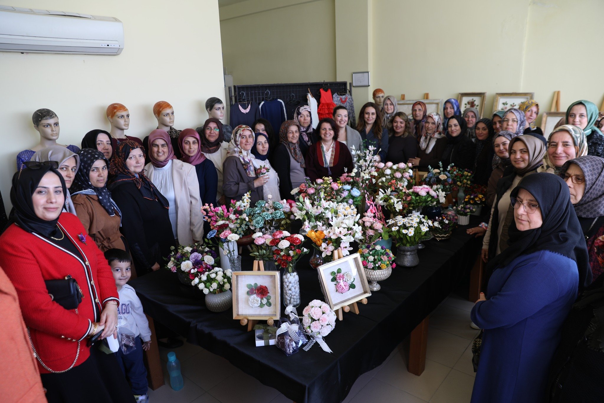 İLK SERGİ OKURCALAR'DA AÇILDI