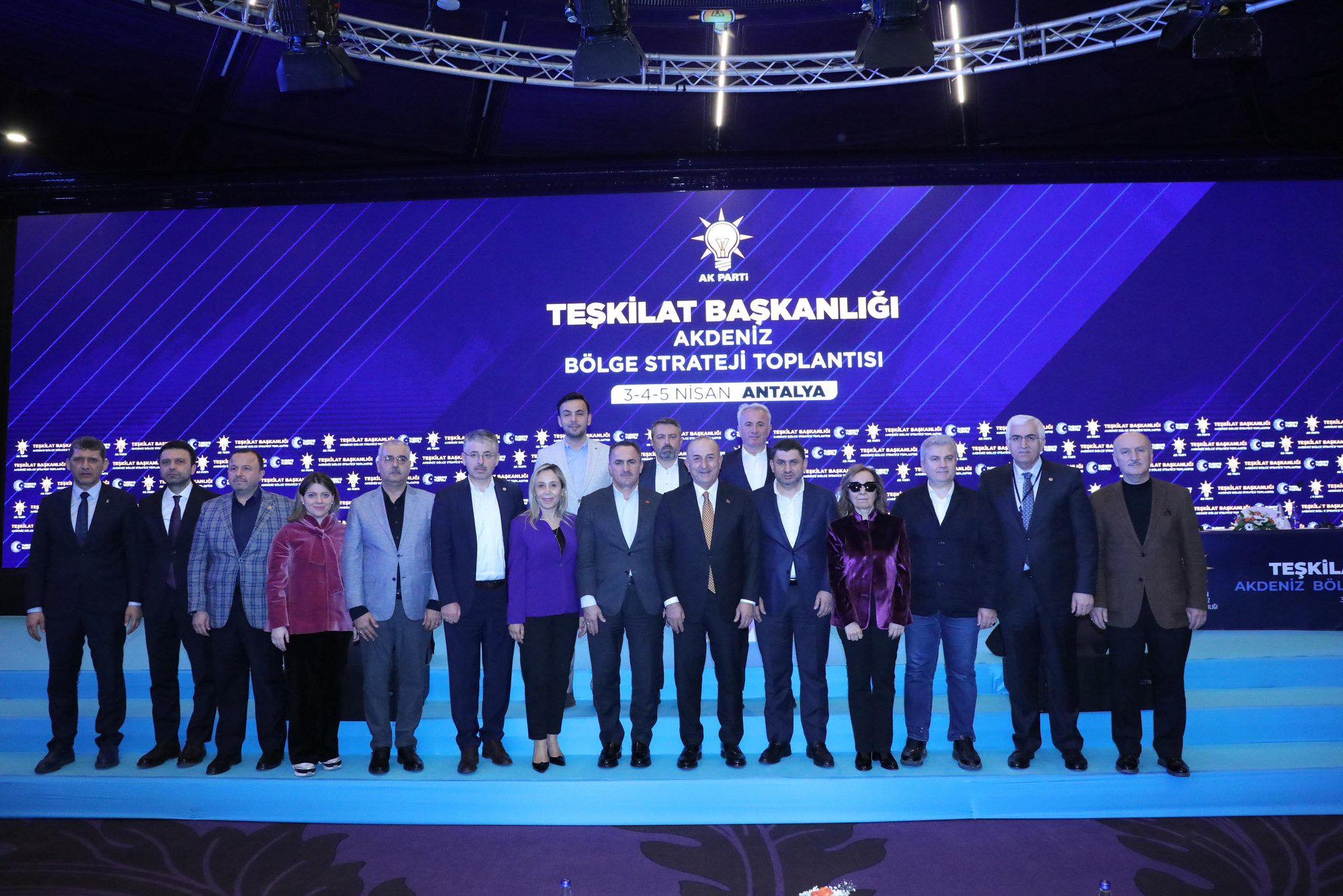AK PARTİ ANTALYA'DA ZİRVEDE BULUŞTU