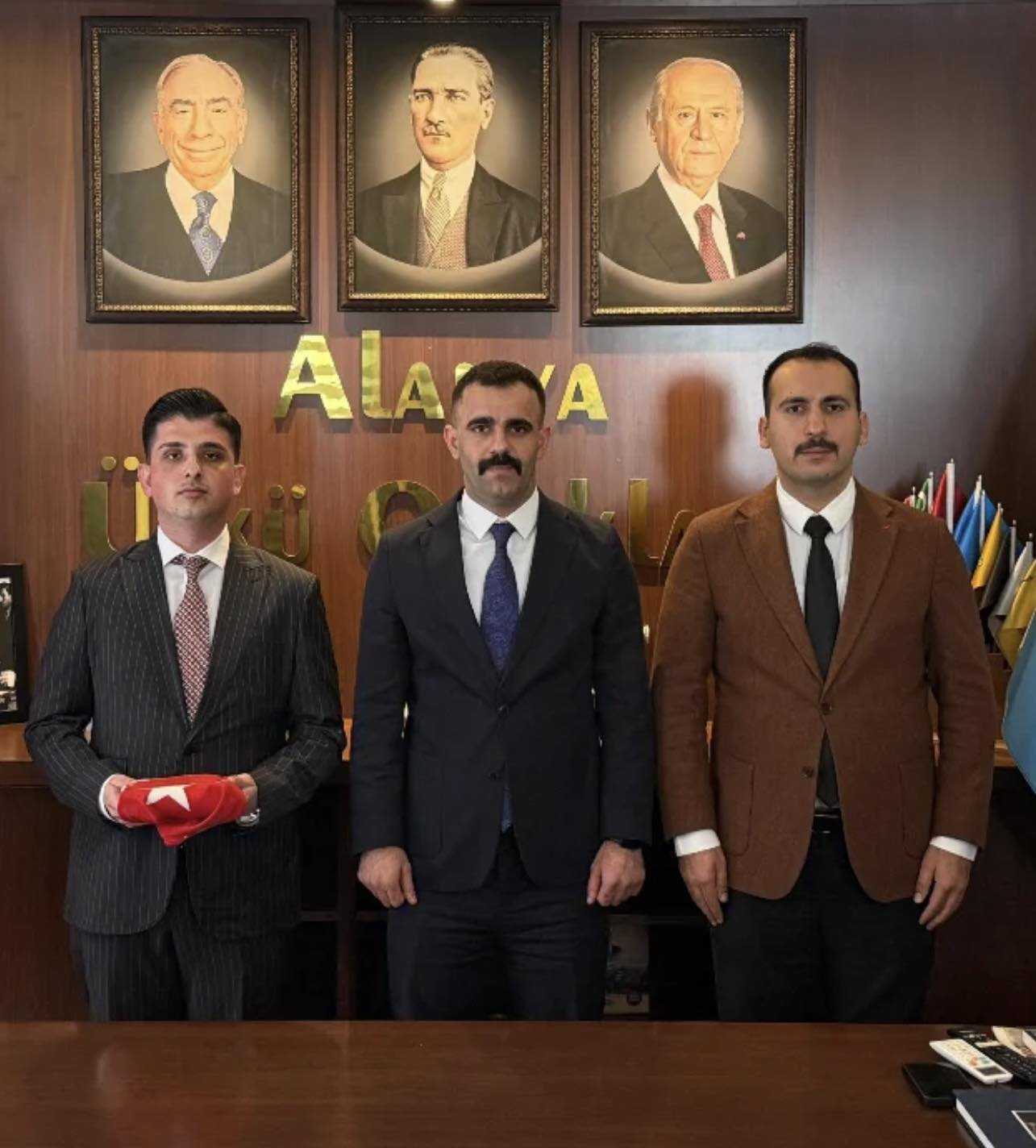 Ülkü Ocakları'nda bayrak değişimi