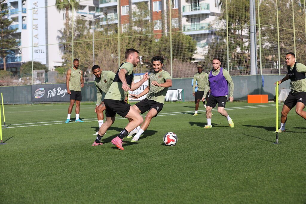 TRABZON'A KARŞI ALANYA ÜSTÜN