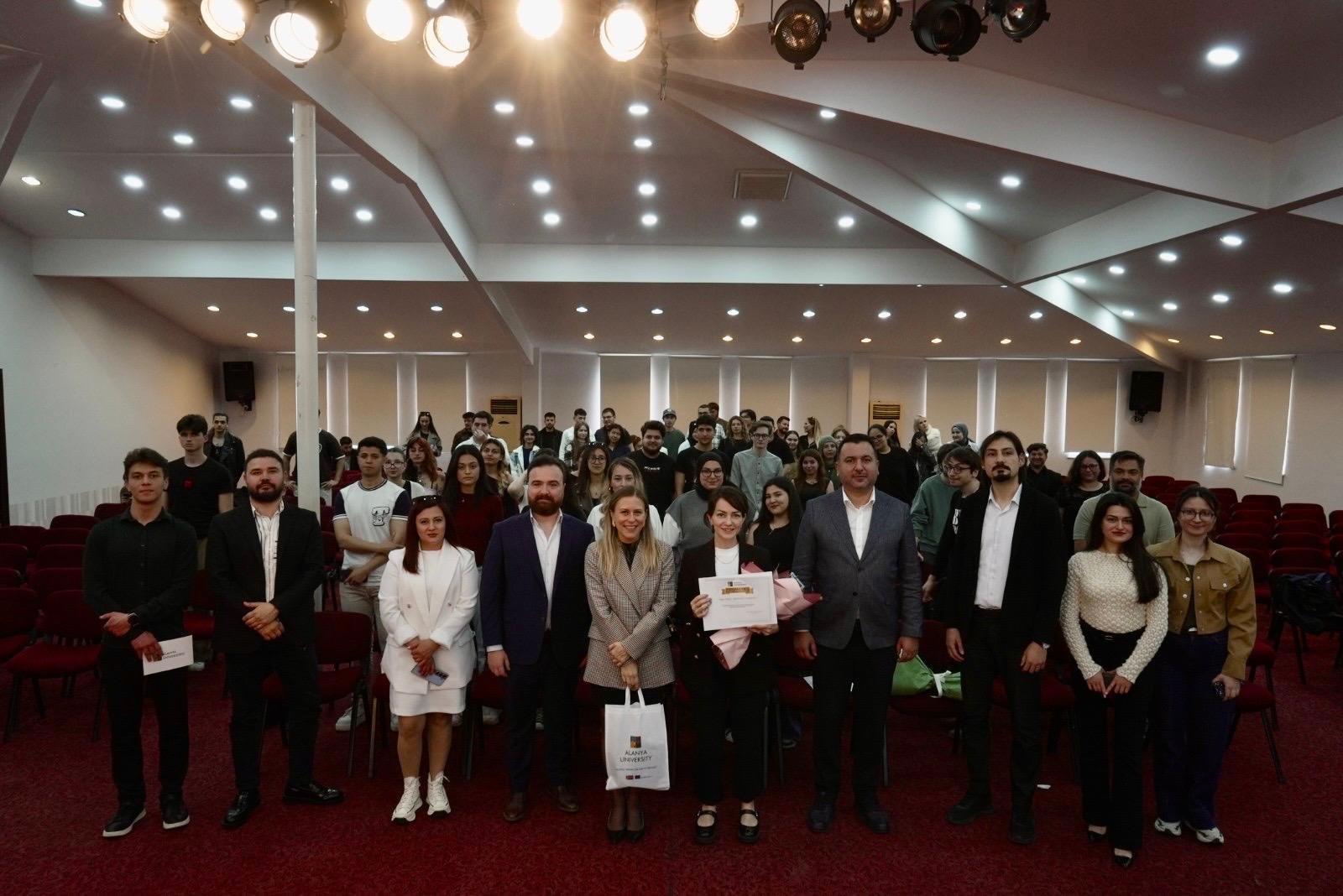 ALANYA ÜNİVERSİTESİ’NDE TURİZMİN GELECEĞİ ELE ALINDI