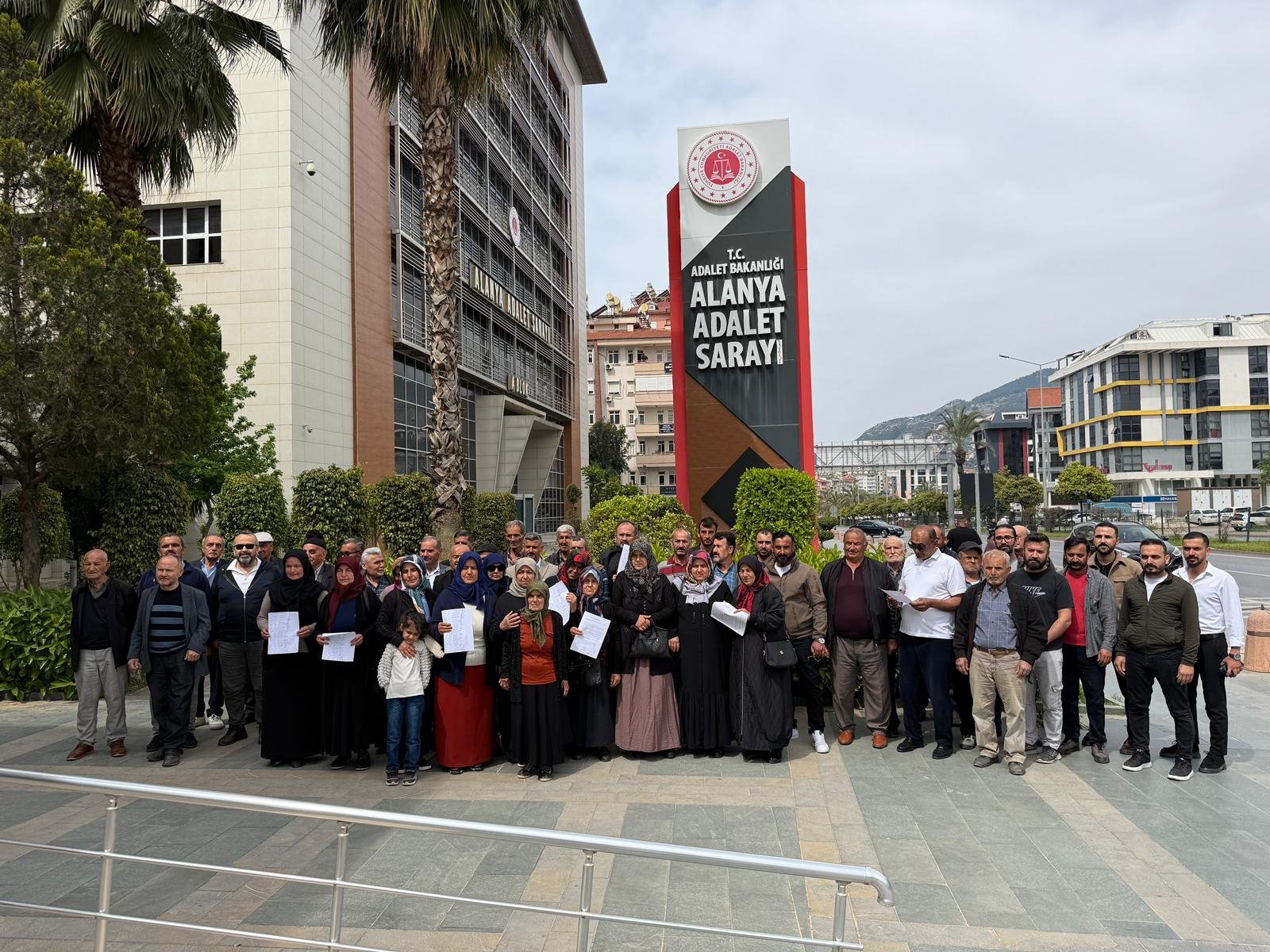 HOCALAR'DA HALK AYAKLANDI