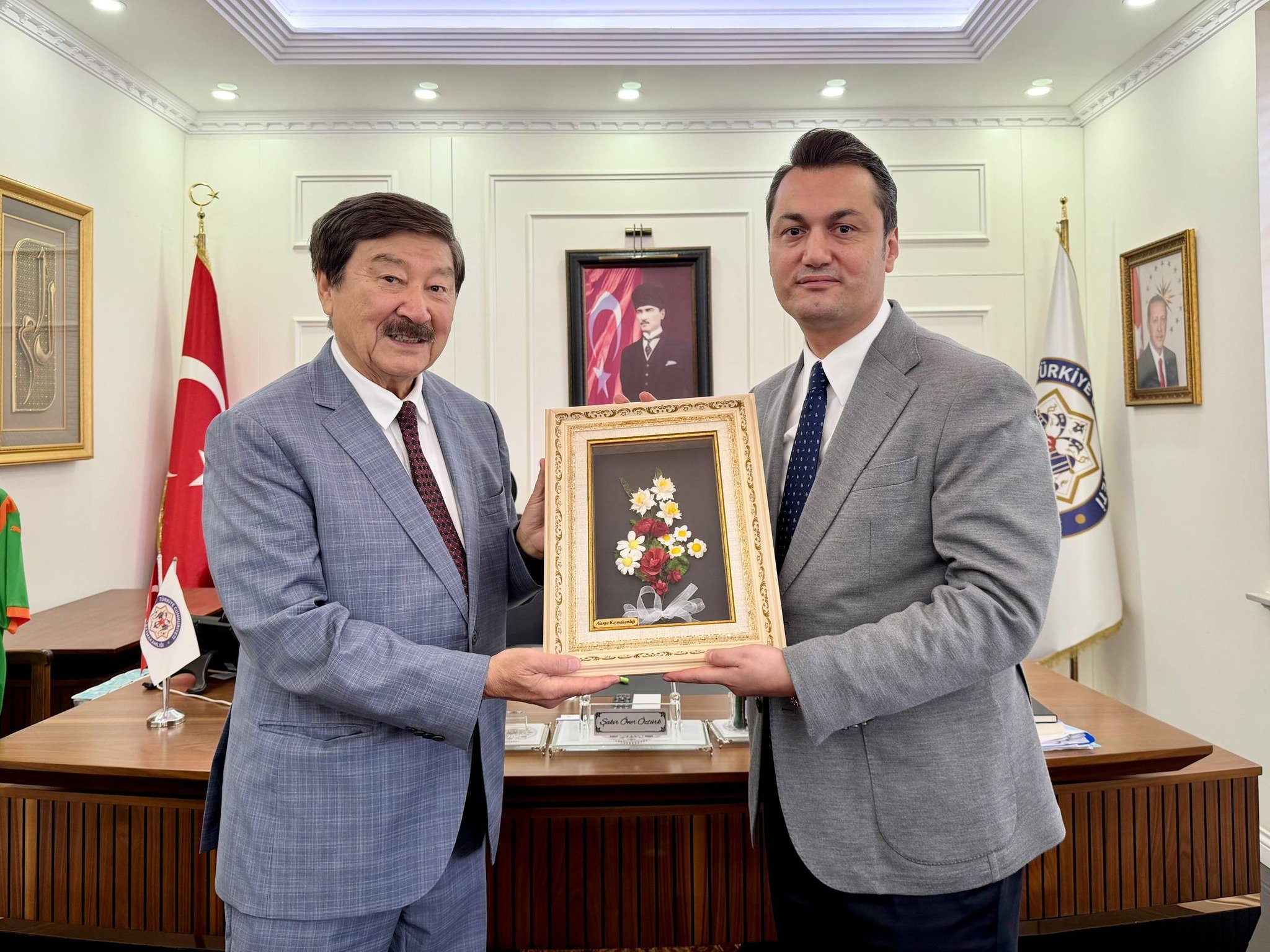 ESKİ BAKAN'DAN KAYMAKAM'A ZİYARET