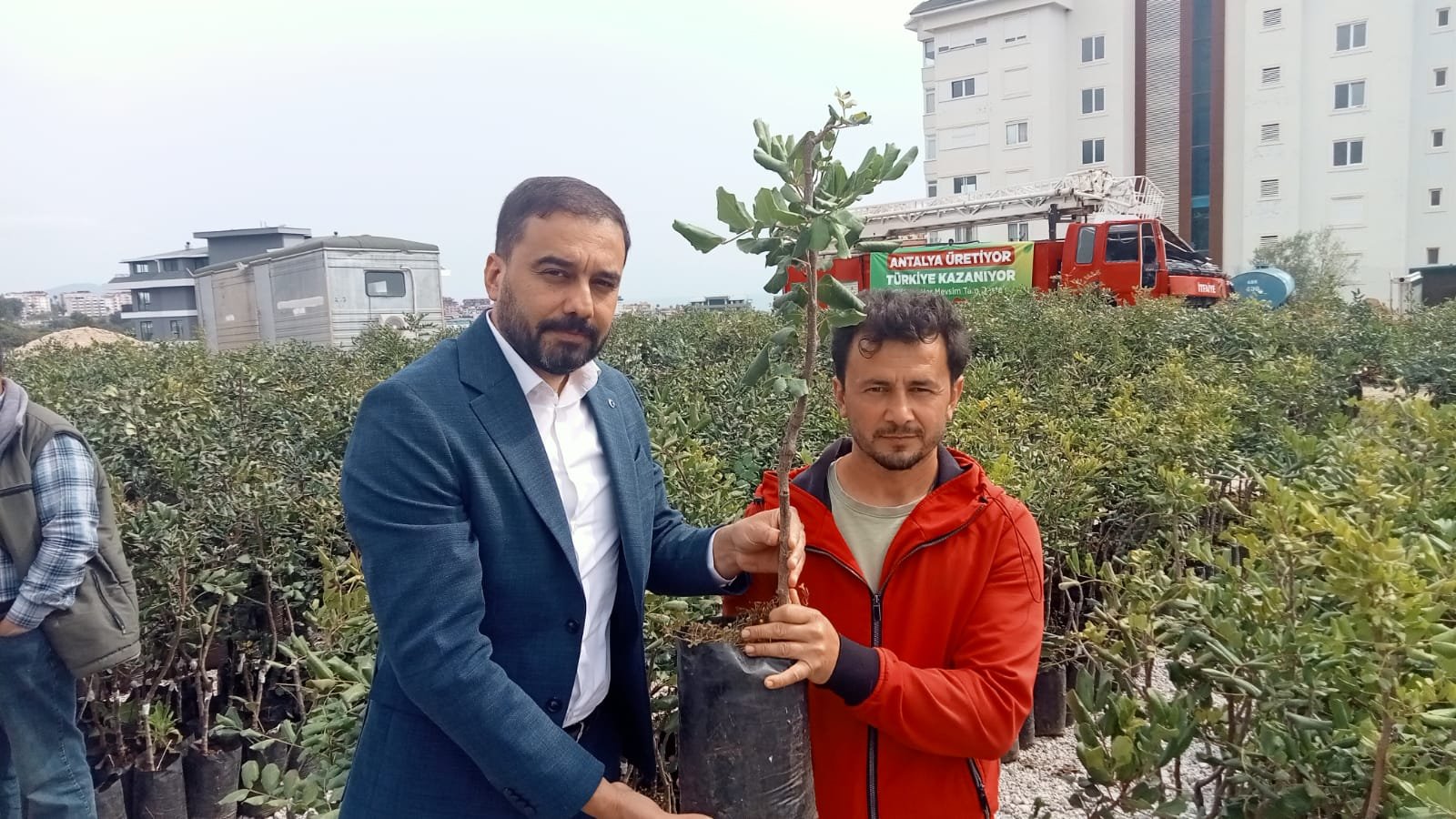 BÜYÜKŞEHİR'DEN ÜRETİCİYE DESTEK