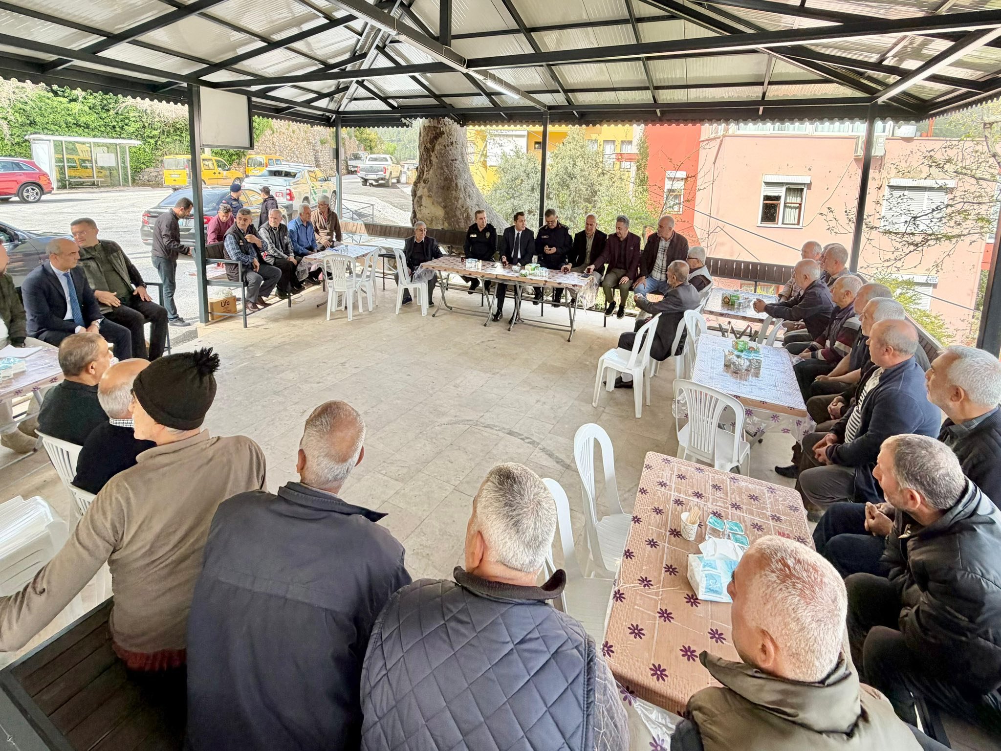 KAYMAKAM ÖZTÜRK SORUN DİNLİYOR