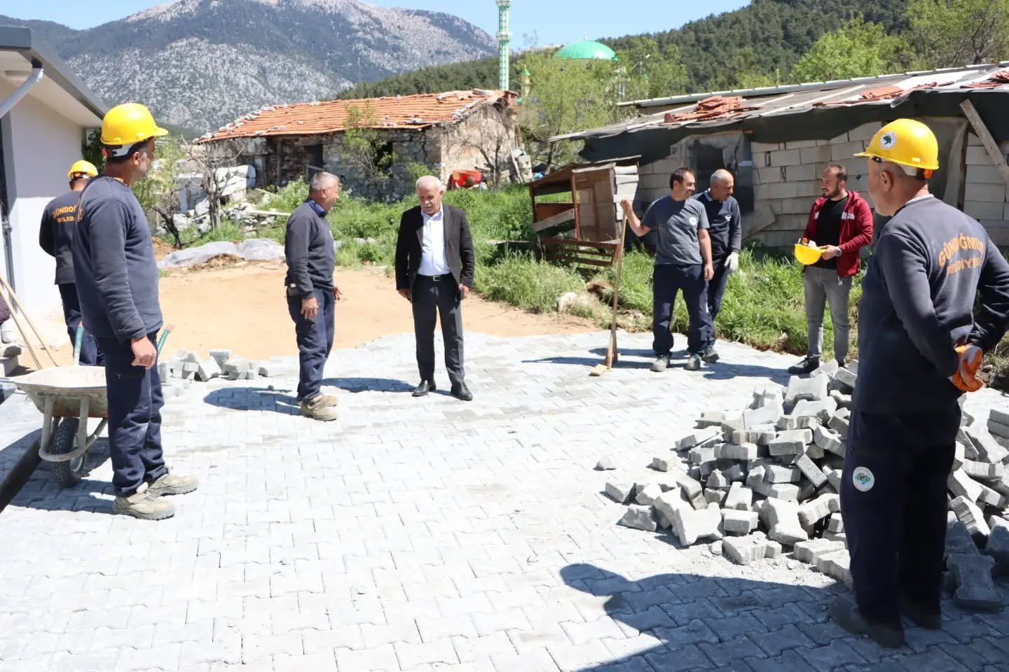 BAŞKAN GÜLEN ÇALIŞMALARI DENETLEDİ