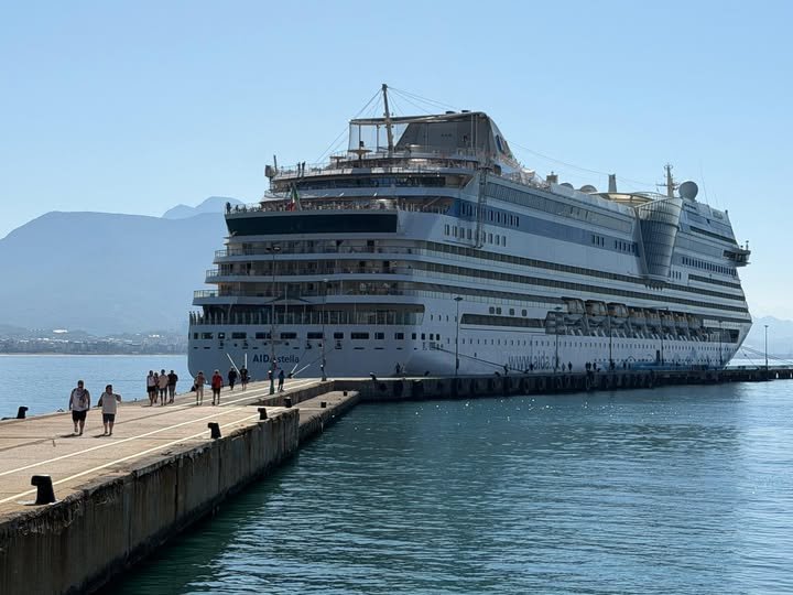 DENİZDEN 2 BİN TURİST GELDİ