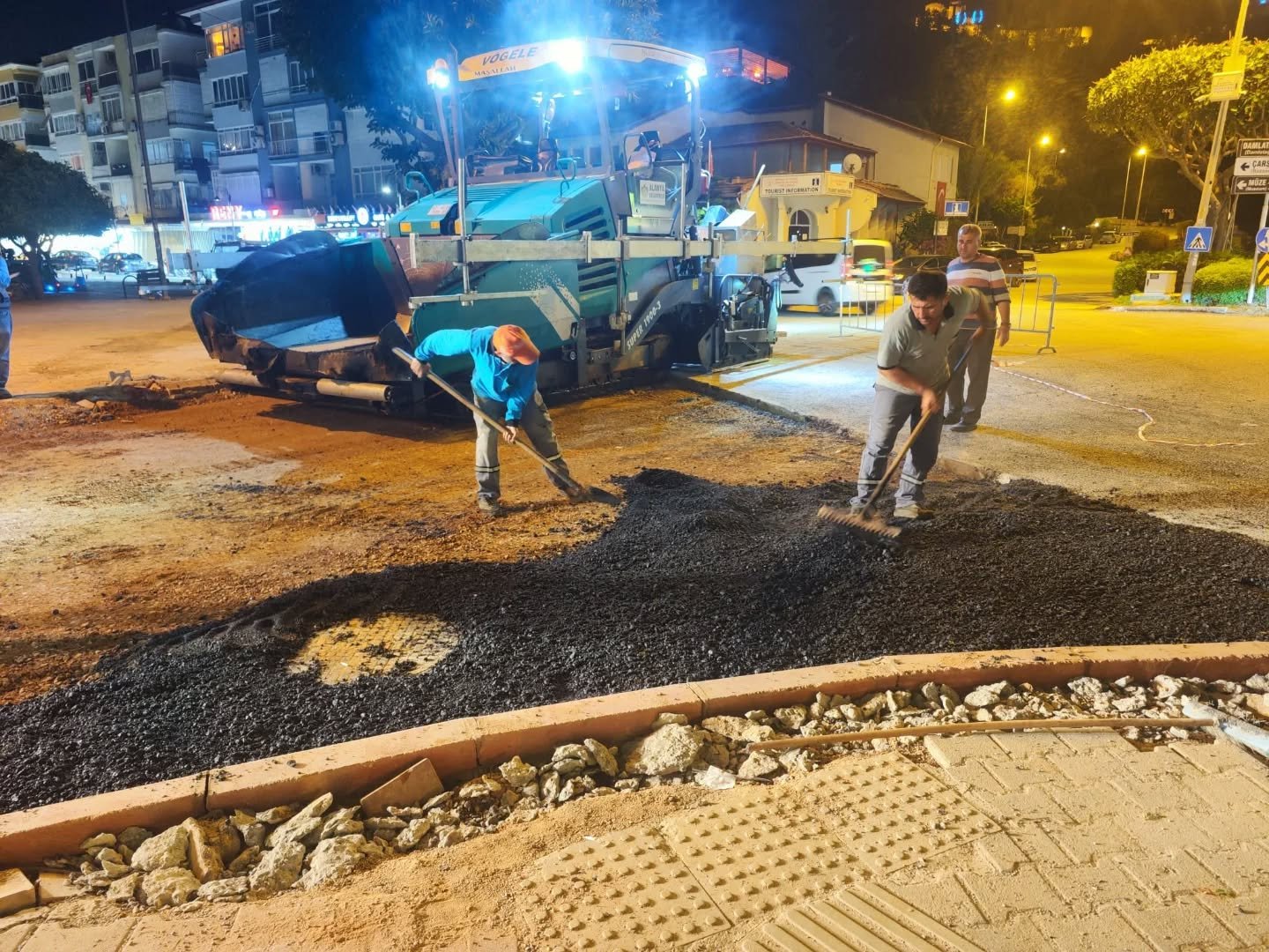 ALANYA'DA GECE GÜNDÜZ BELEDİYE ÇALIŞIYOR