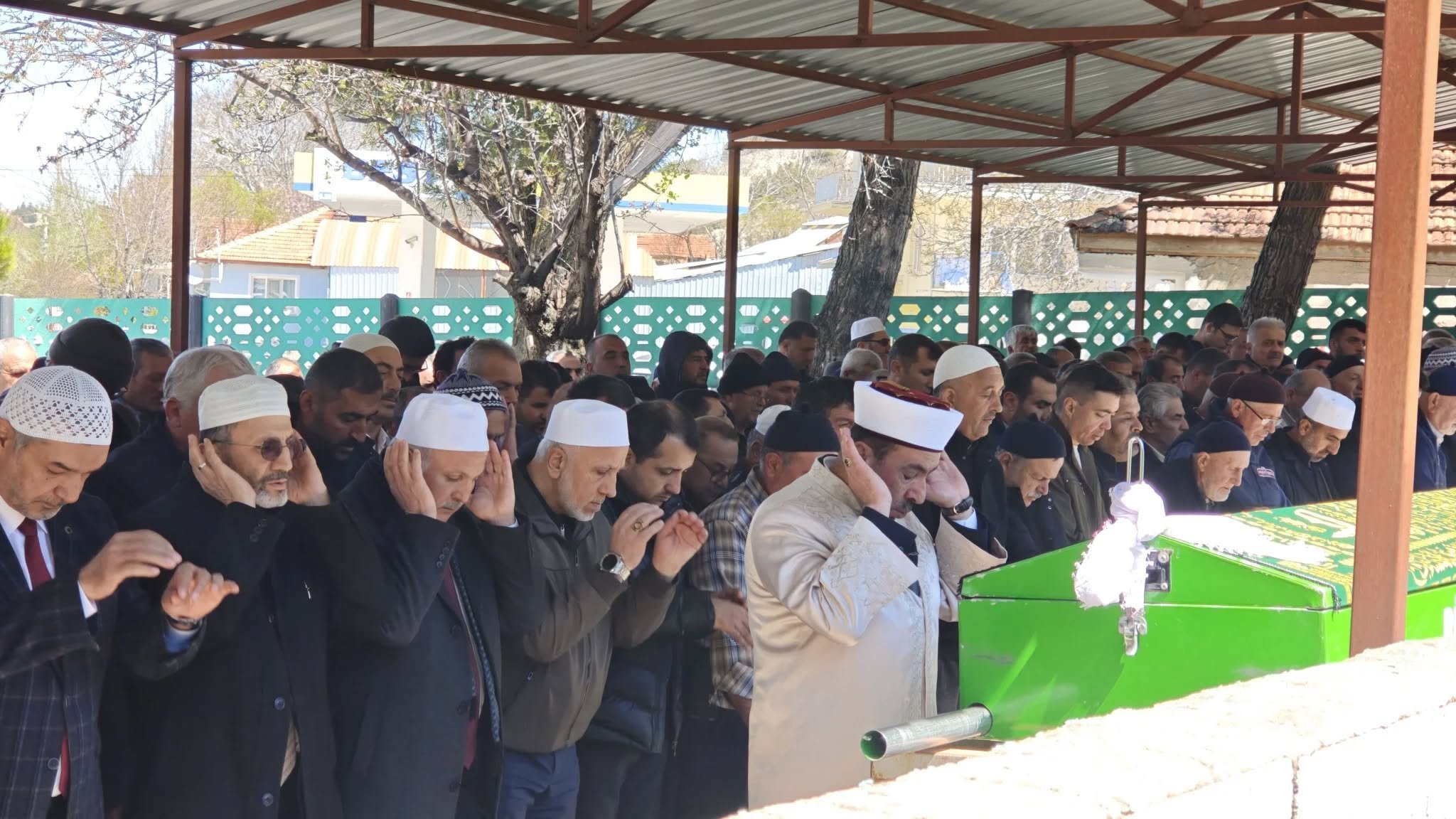 ANNE SEVEN SON YOLCULUĞUNA UĞURLANDI