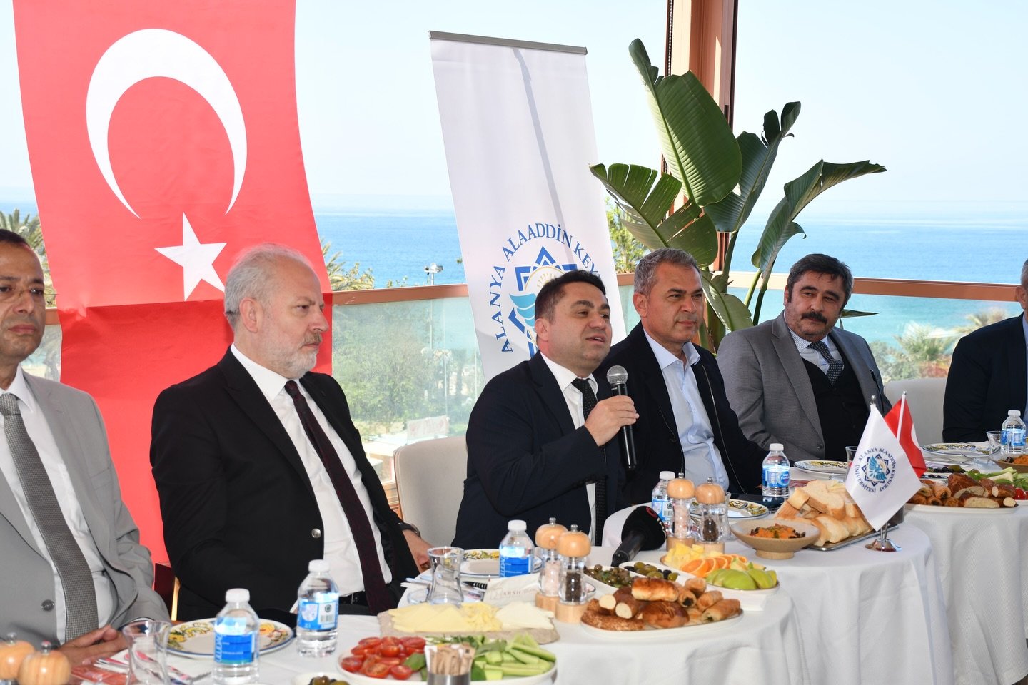 TAVLI'NIN O TOPLANTIYA KATILMASI CHP'Yİ KIZDIRDI