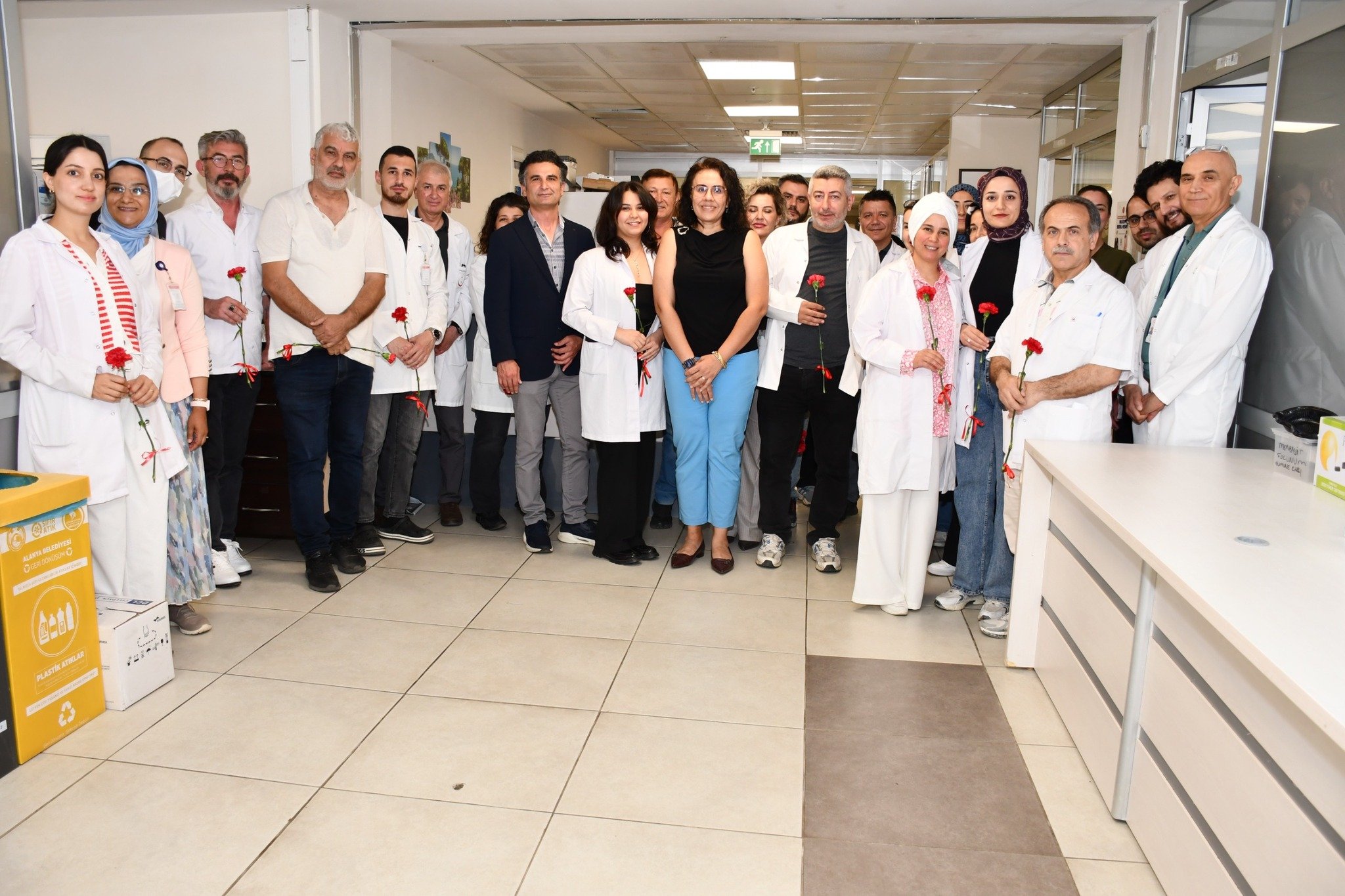 LABORANTLAR ÖZEL GÜNLERİNDE UNUTULMADI