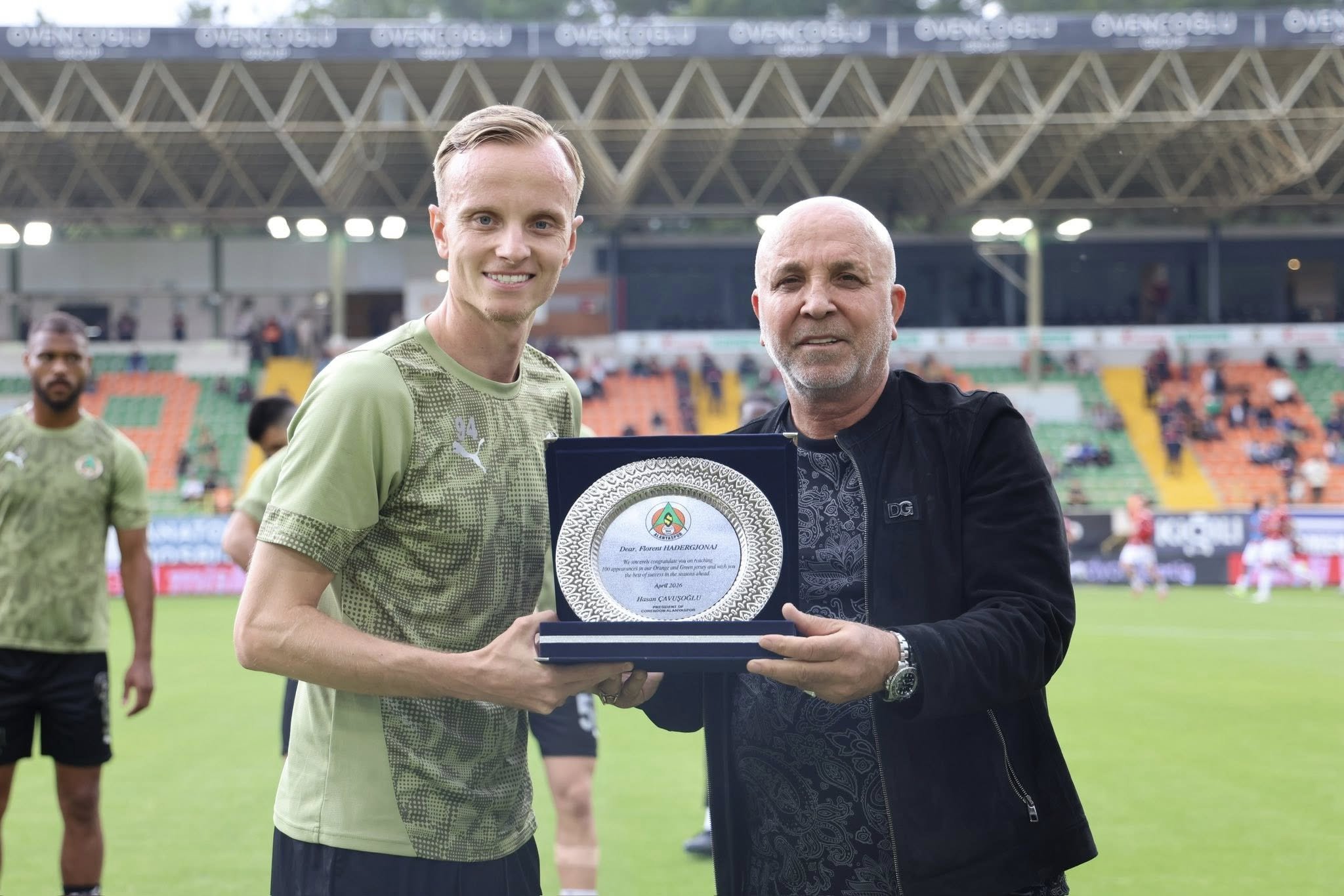 ÇAVUŞOĞLU'NDAN 100. MAÇ ANISINA HEDİYE