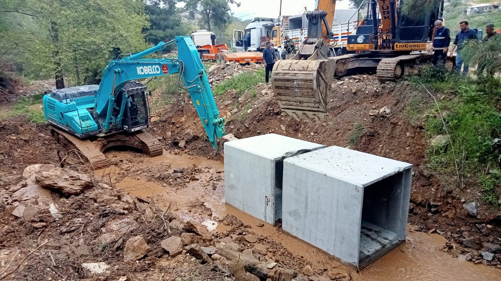 DEMİRTAŞ'TA KÖPRÜ YENİLENİYOR