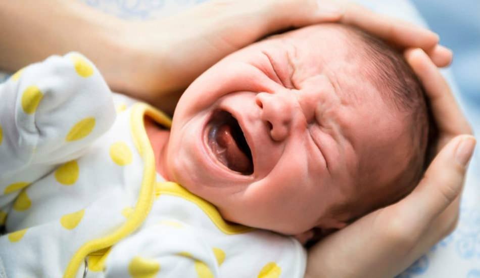 ANNESİNİN KUCAĞINDAN DÜŞEN BEBEK YARALANDI