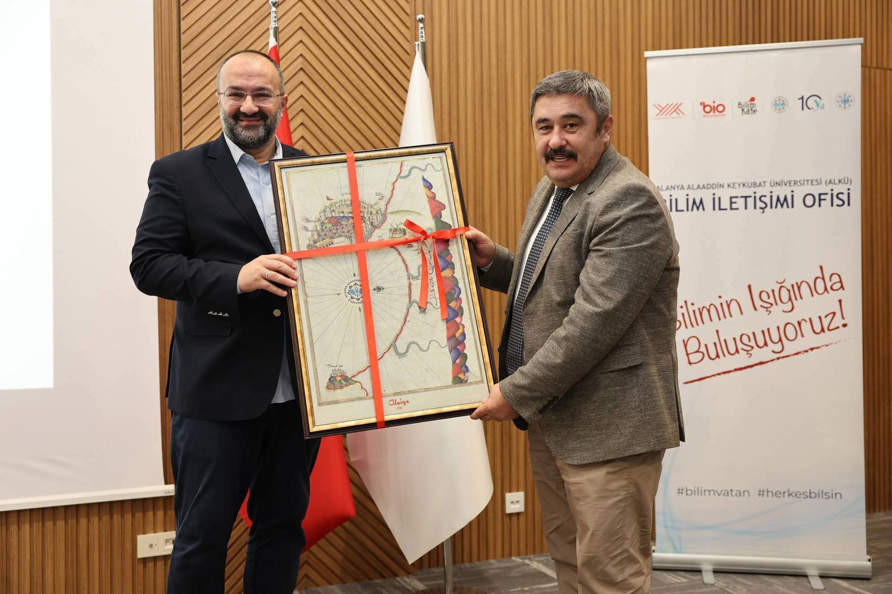 ALANYA'DA DOĞU TÜRKİSTAN'I ANLATTI