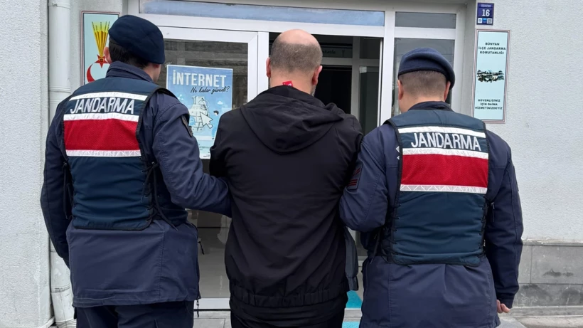 28 YIL HAPİS CEZASI İLE ARANIYORDU