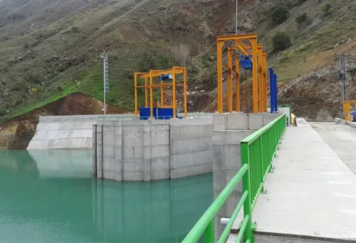 GEVNE YOLU TRAFİĞE KAPANDI