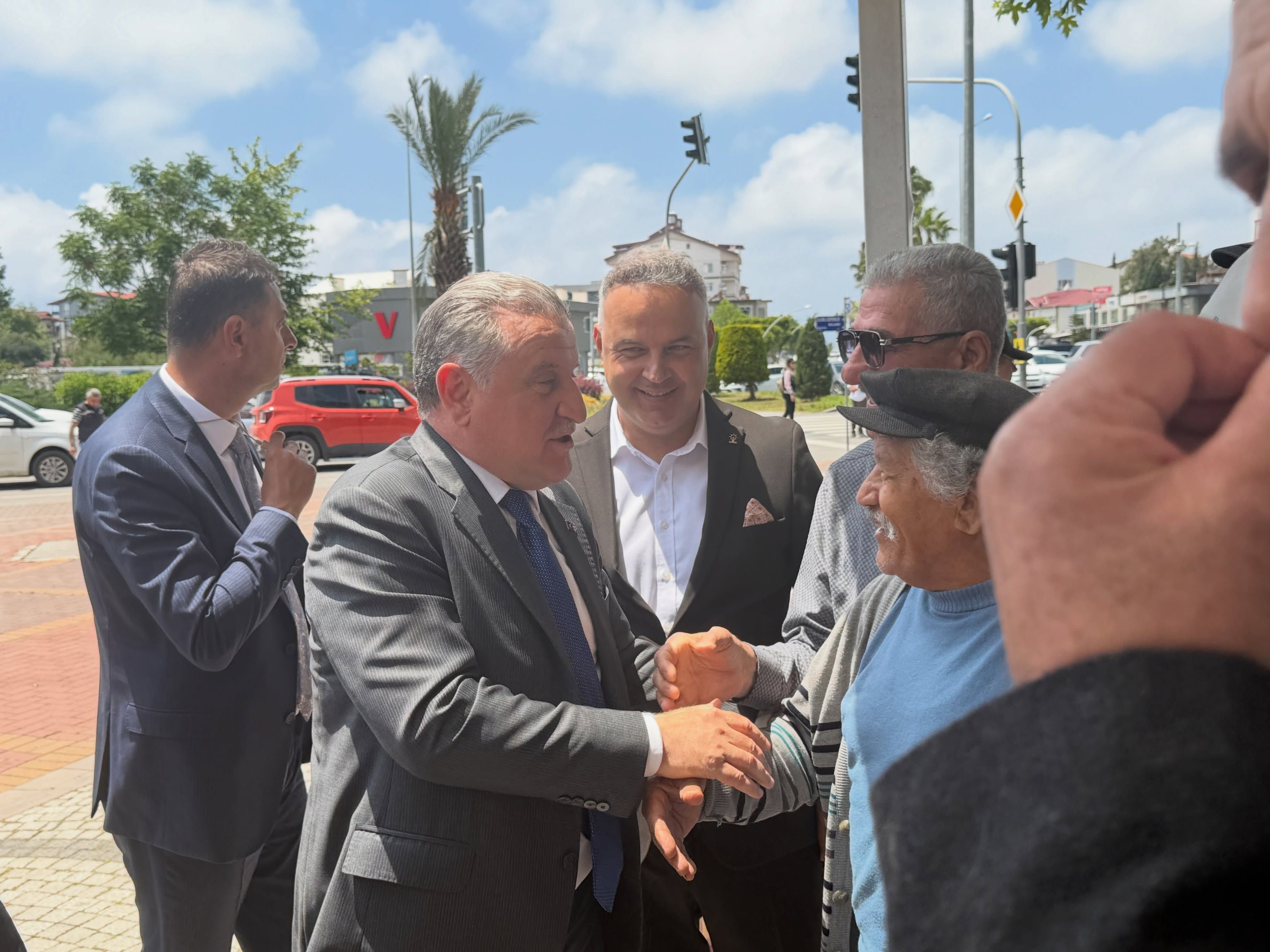 BAKAN BAK, GAZİPAŞA'DA VATANDAŞLARLA BULUŞTU