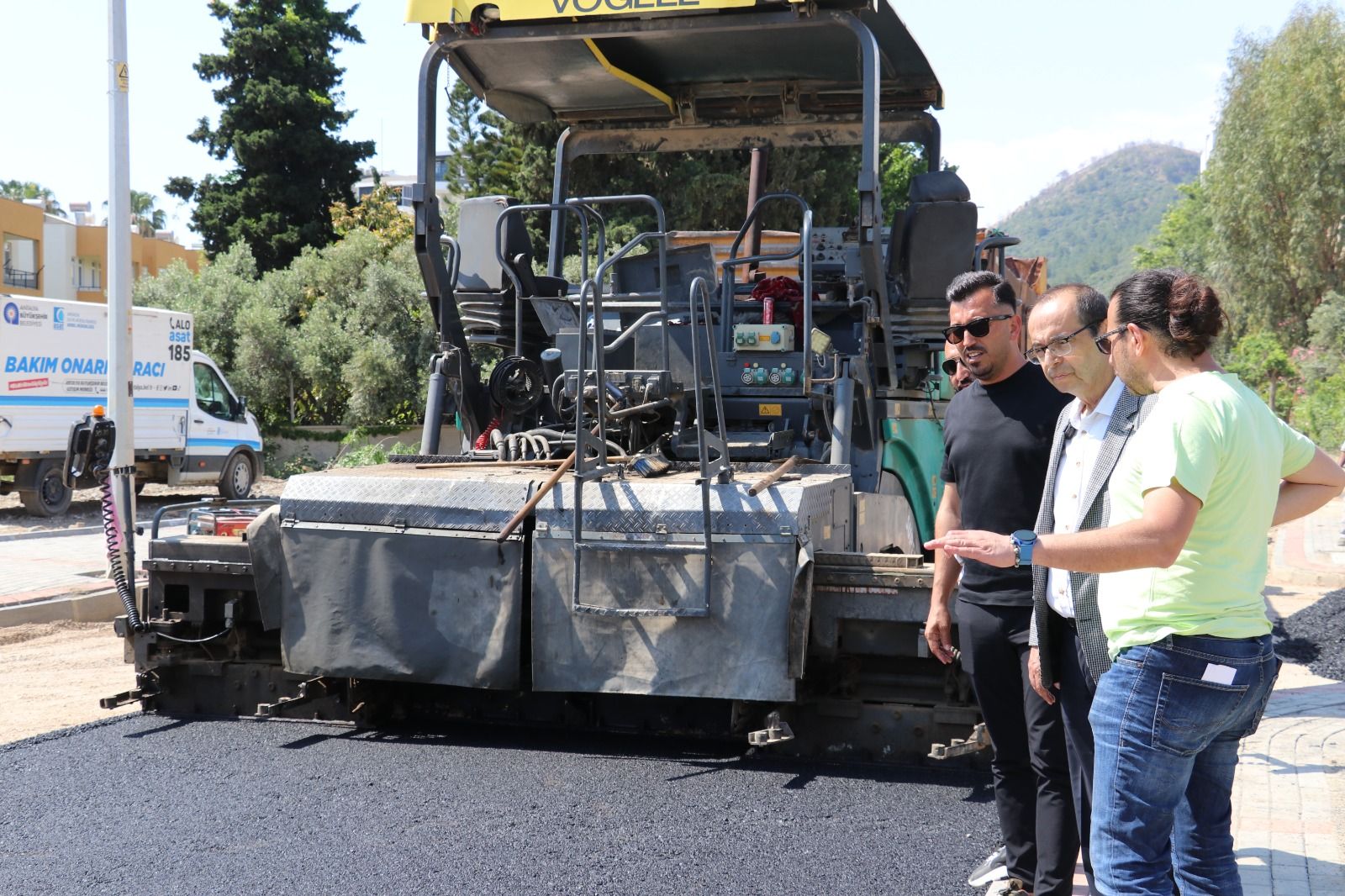 PAZARCI'DA YOLLAR ASFALTLANIYOR