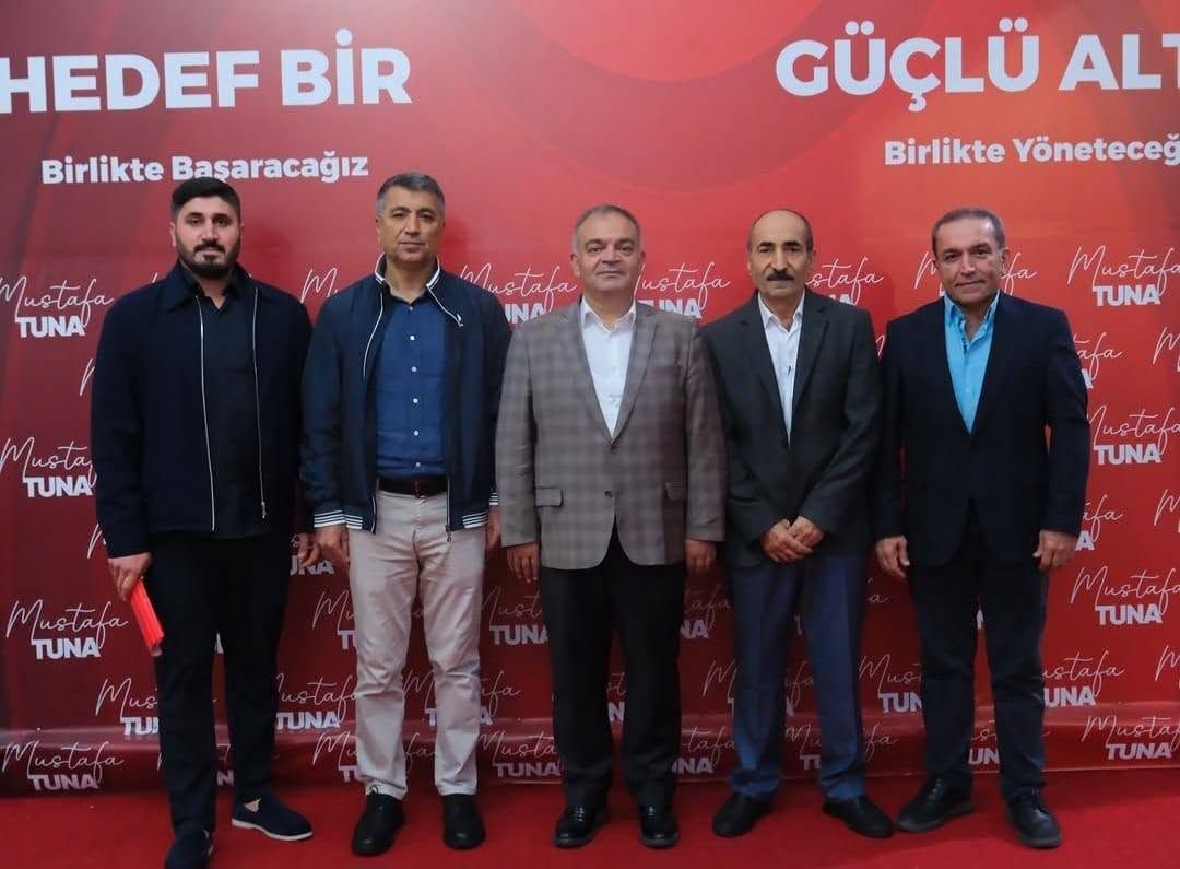 PERDEDE TUNA KULİSTE ŞAHİN