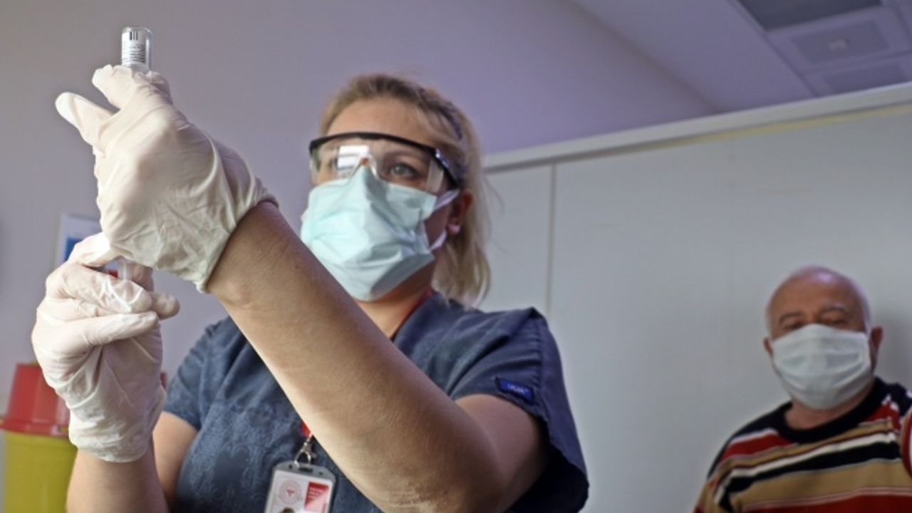 Antalya’da aşılanma artıyor, vaka düşüyor