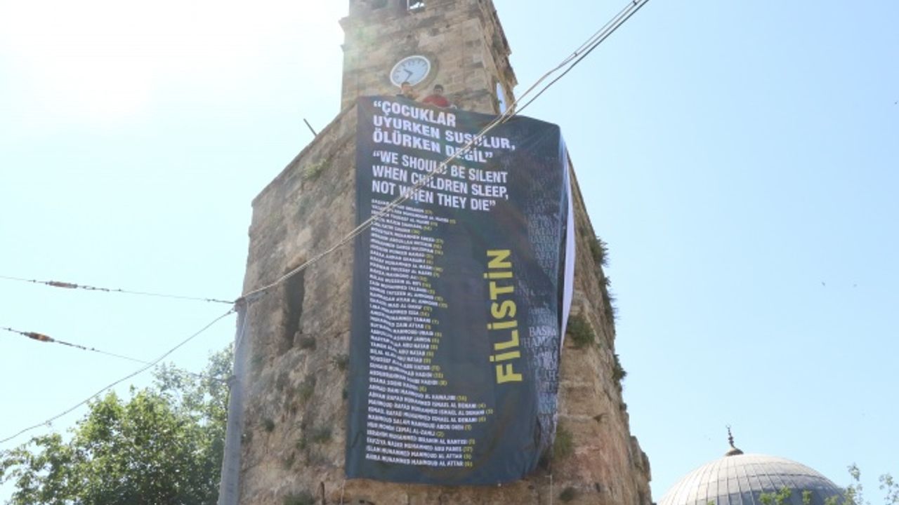 Antalya’nın simgelerinde Filistin mesajı