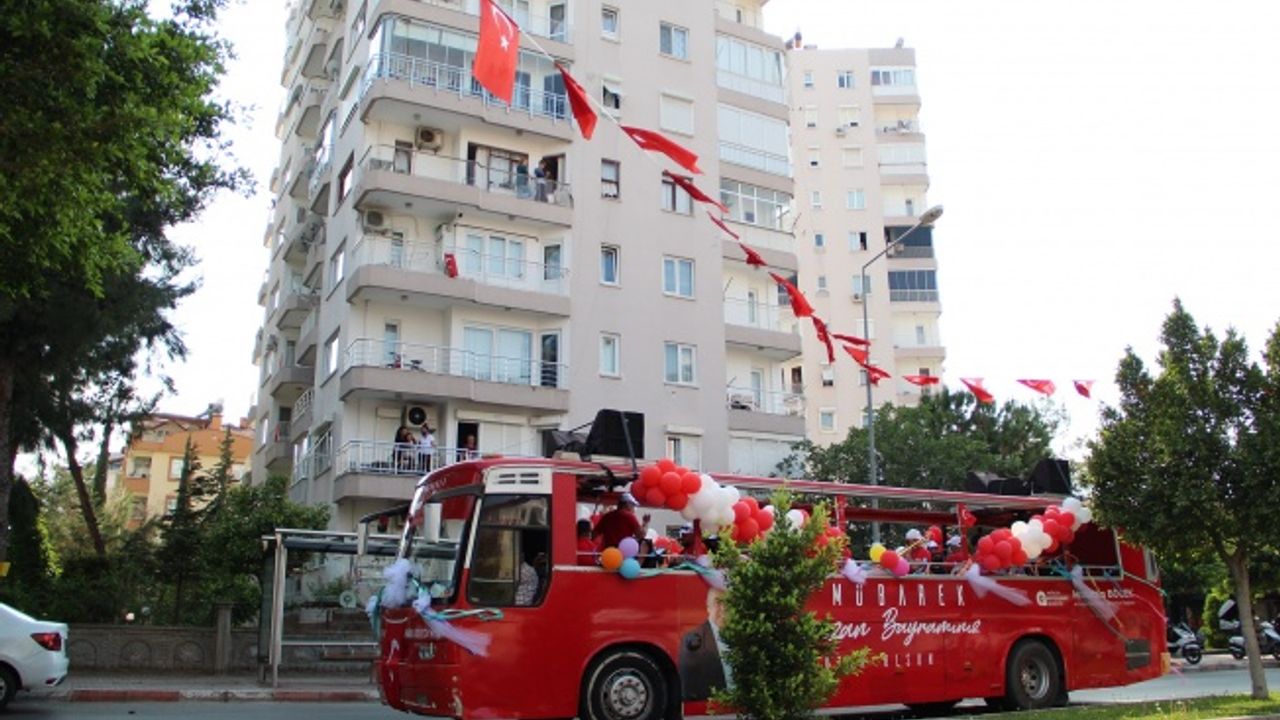 Bayram coşkusu mobil konserlerle evlere taşındı