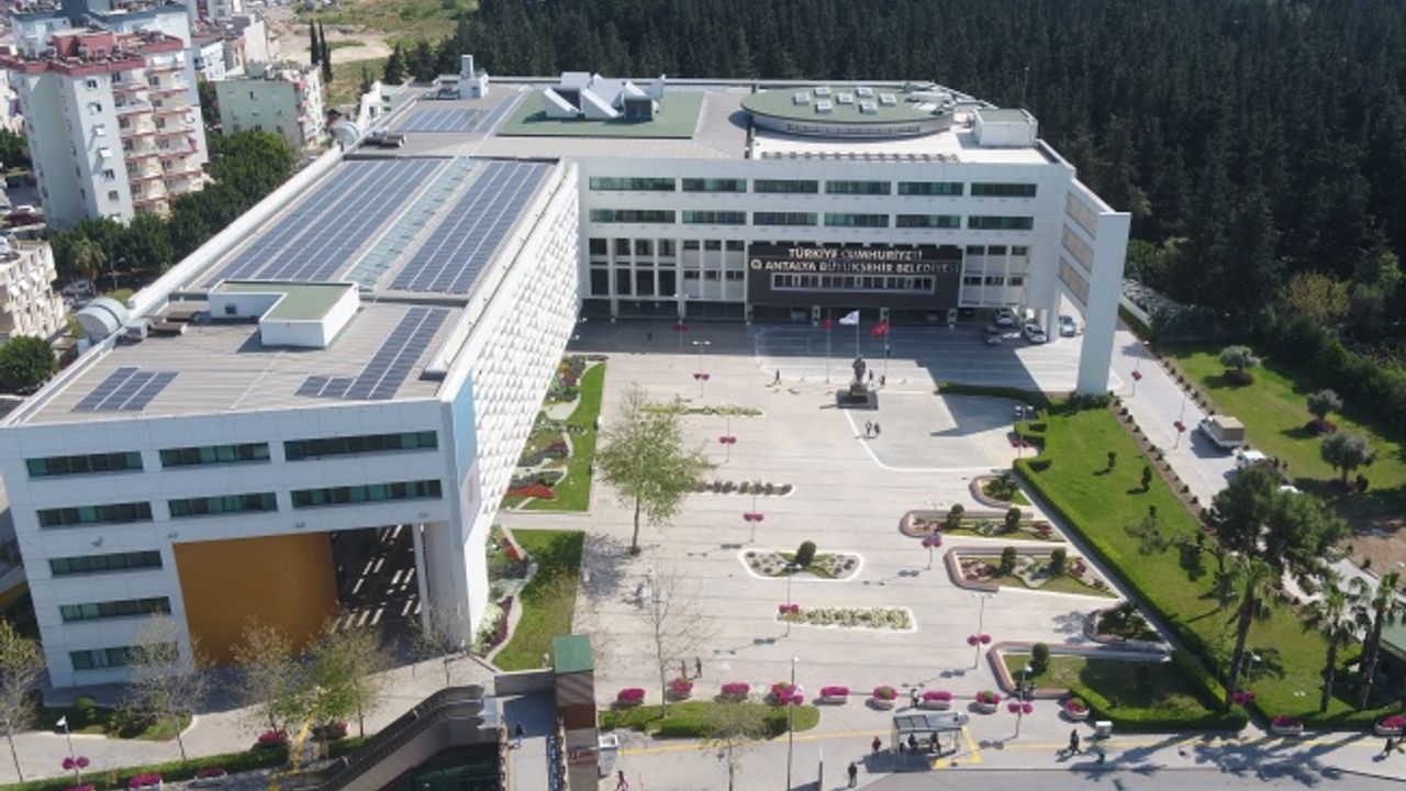 Büyükşehir Belediyesi çatısında elektrik üretimine hazır