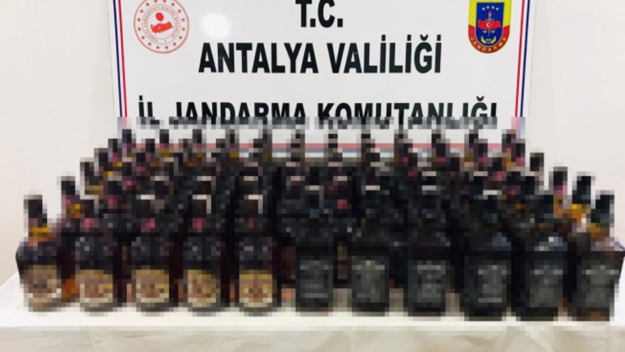 Durdurulan araçta 30 bin TL değerinde kaçak içki ele geçirildi