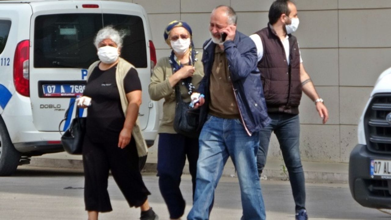 Evde ölü bulunan anne ile kızının cenazesi gözyaşlarıyla morgdan alındı