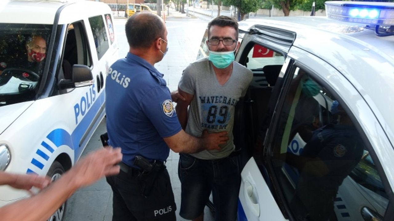 Maske takmamakta direnen turist gözaltına alındı