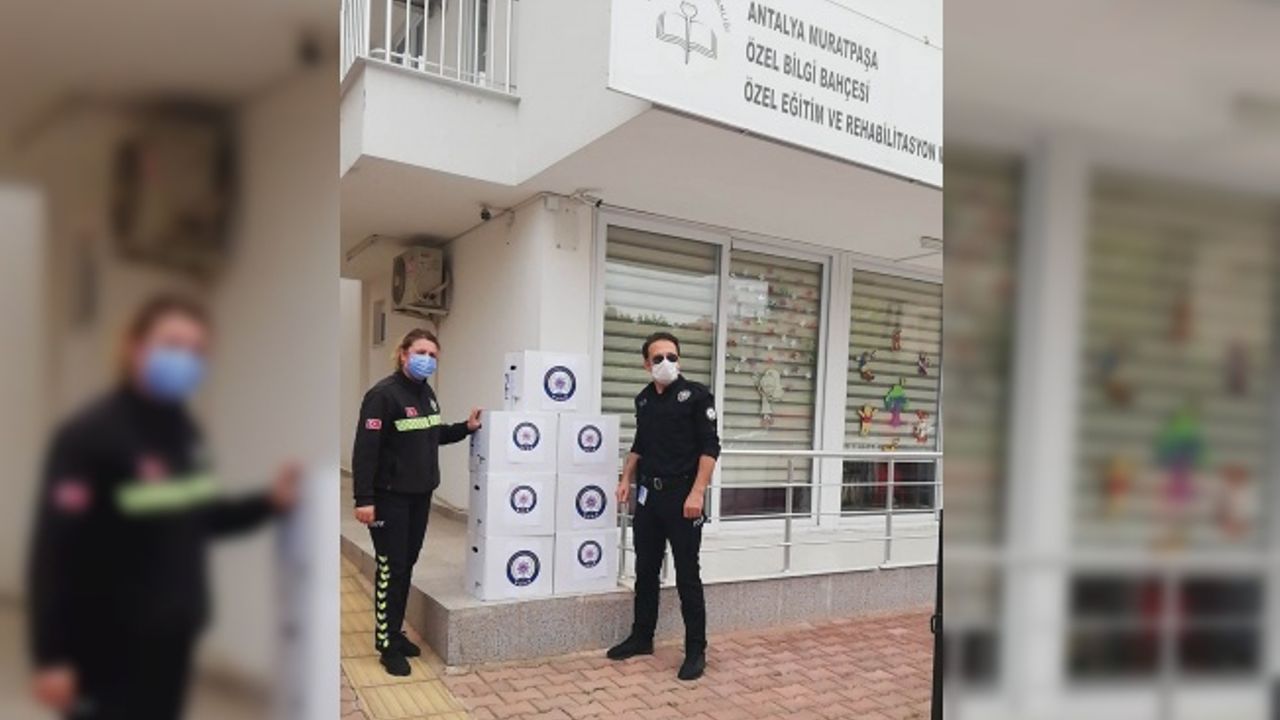 Polis eşleri 630 aileye gıda 60 çocuğa giysi desteğinde bulundu