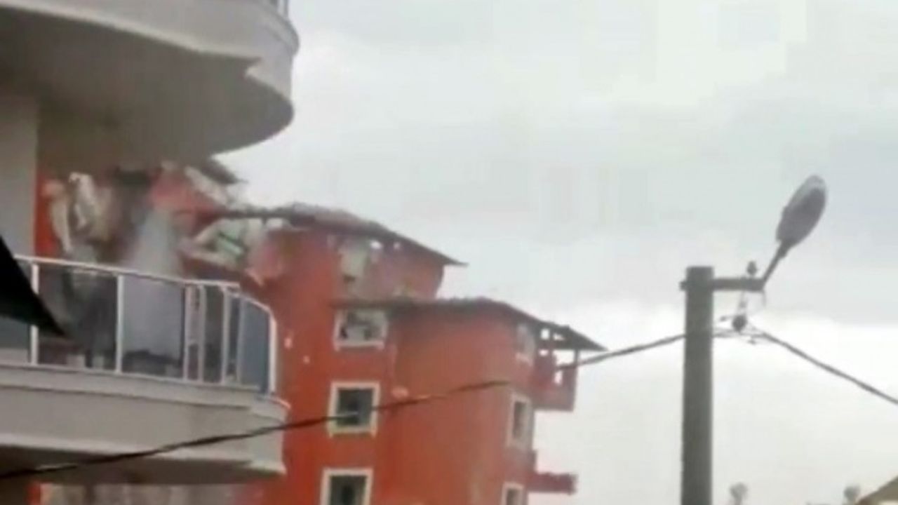 ALANYA'DA YILLARIN OTELİ DE YIKILDI