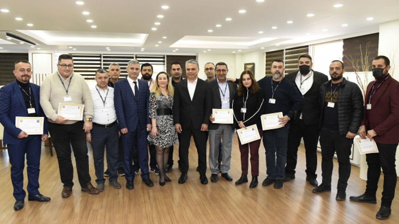 Başkan Uysal, başarı belgesi alan personelle buluştu