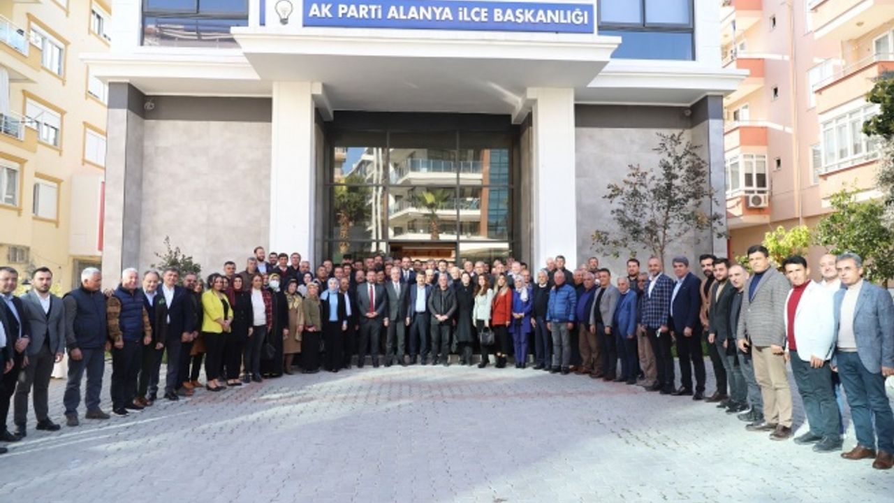 AK PARTİ ALANYA'DAN GÖVDE GÖSTERİSİ