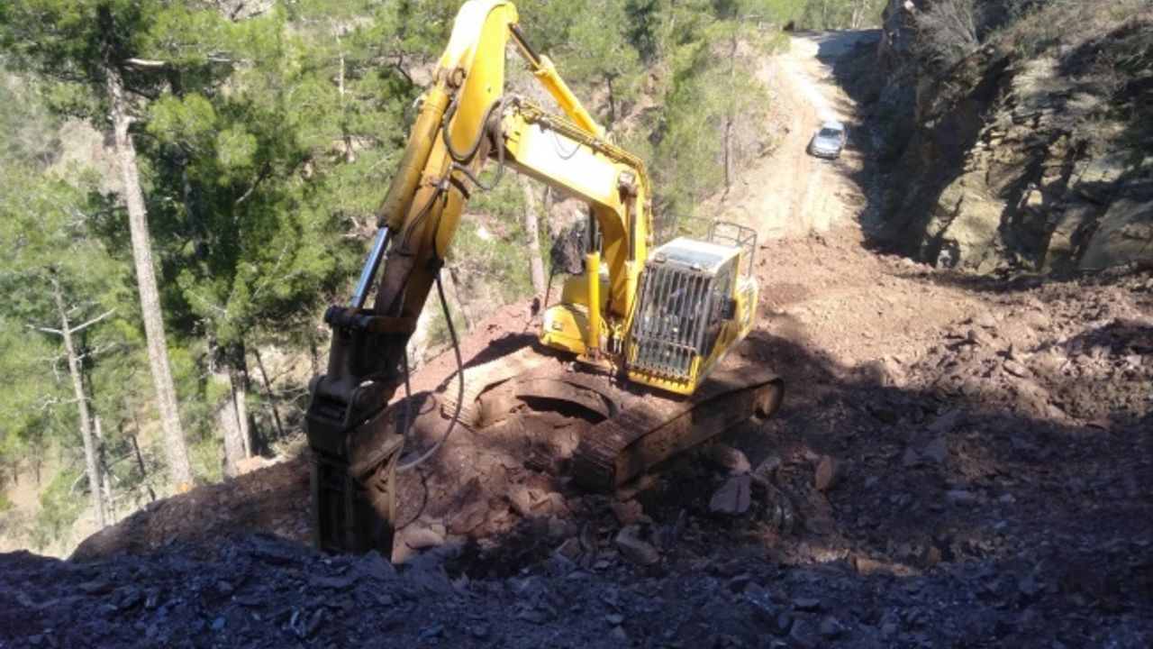 Alanya Beldibi’nde heyelana yol açan tepe tıraşlanıyor