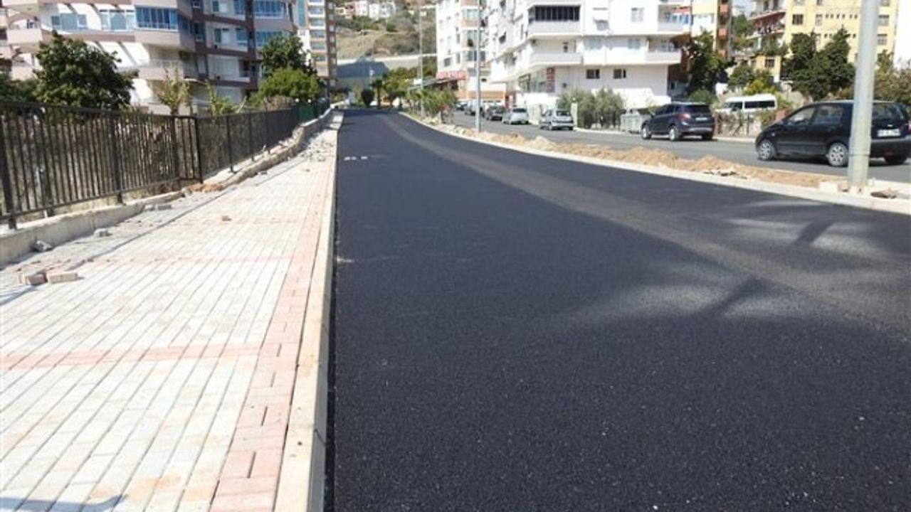 ALANYA BELEDİYESİ’NDEN SICAK ASFALT ATAĞI