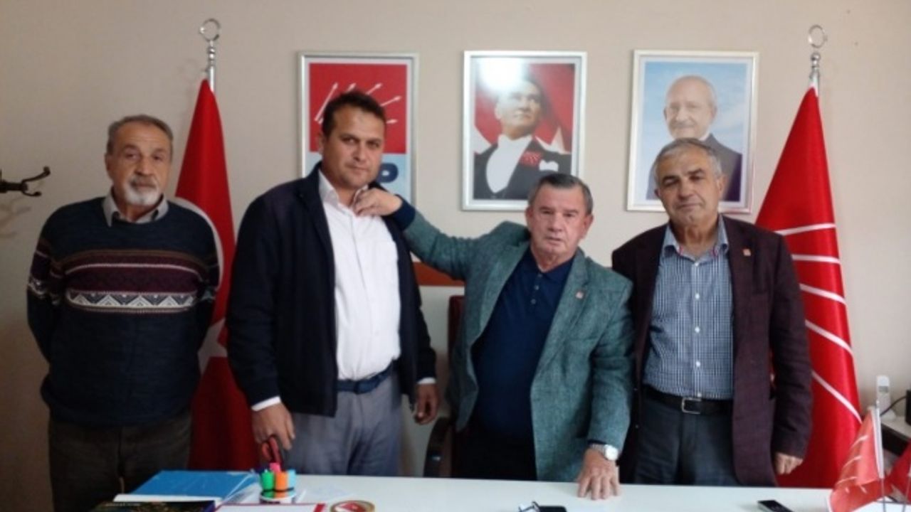 ALANYA'DA ESKİ MUHTAR, CHP'YE KATILDI