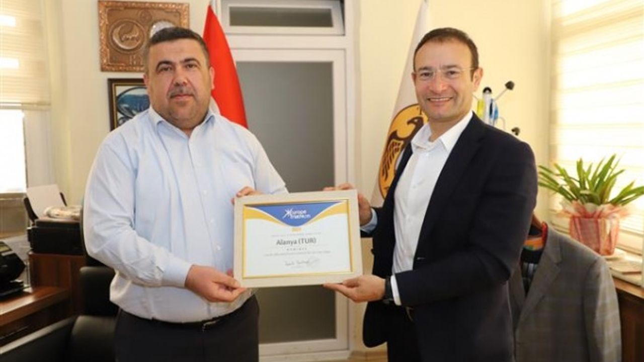 ALANYA TRİATLONU’NA DÜNYANIN EN İYİ YEREL ORGANİZASYONU ÖDÜLÜ