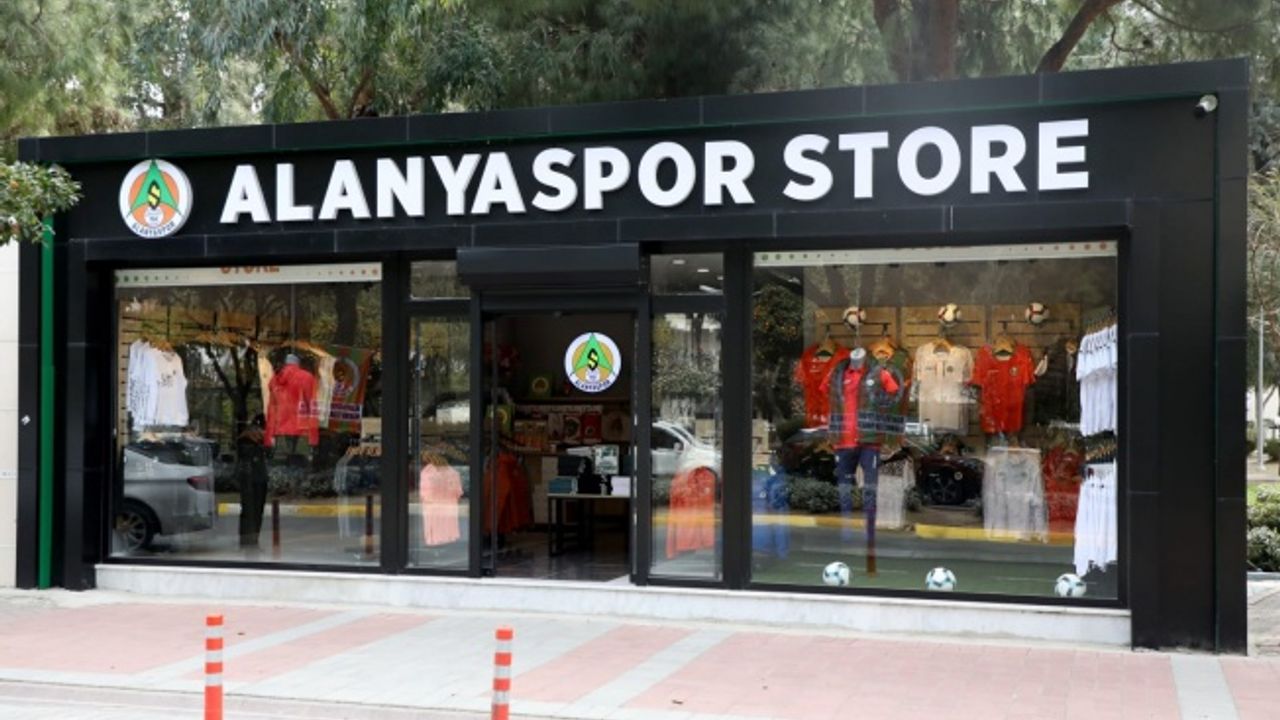 Alanyaspor, Mahmutlar'da mağaza açtı
