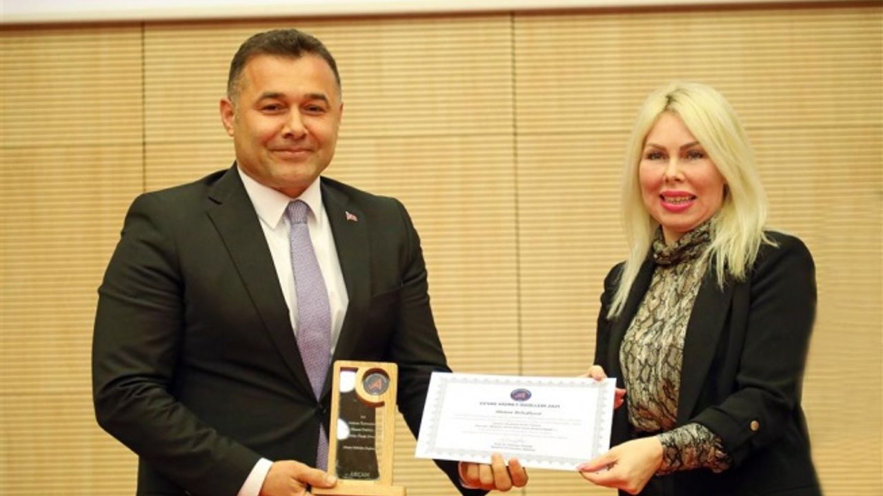 BAŞKAN YÜCEL’İN ÇEVRE HİZMETLERİNE BÜYÜK ÖDÜL