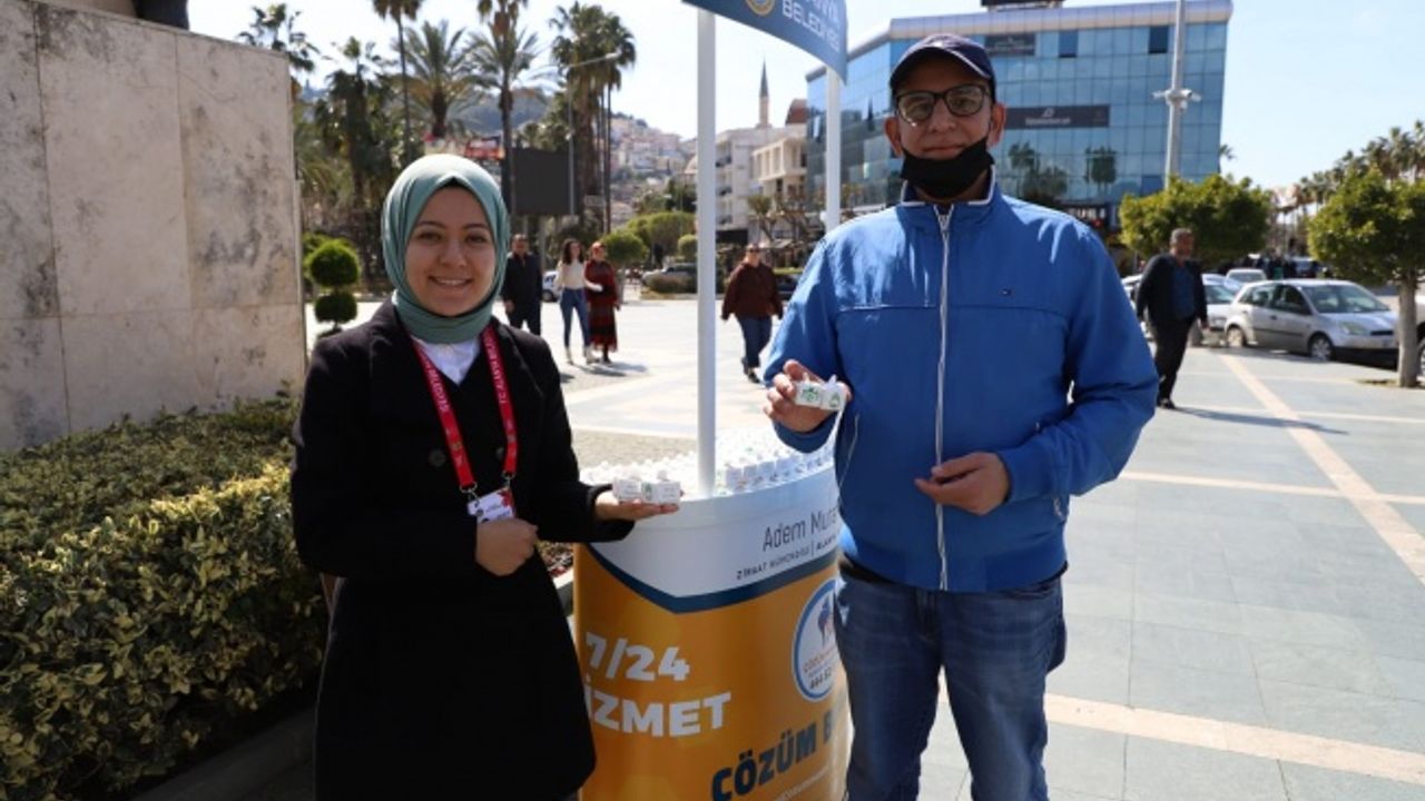 ÇÖZÜM MASASI'NDAN VATANDAŞLARA LOKUM İKRAMI