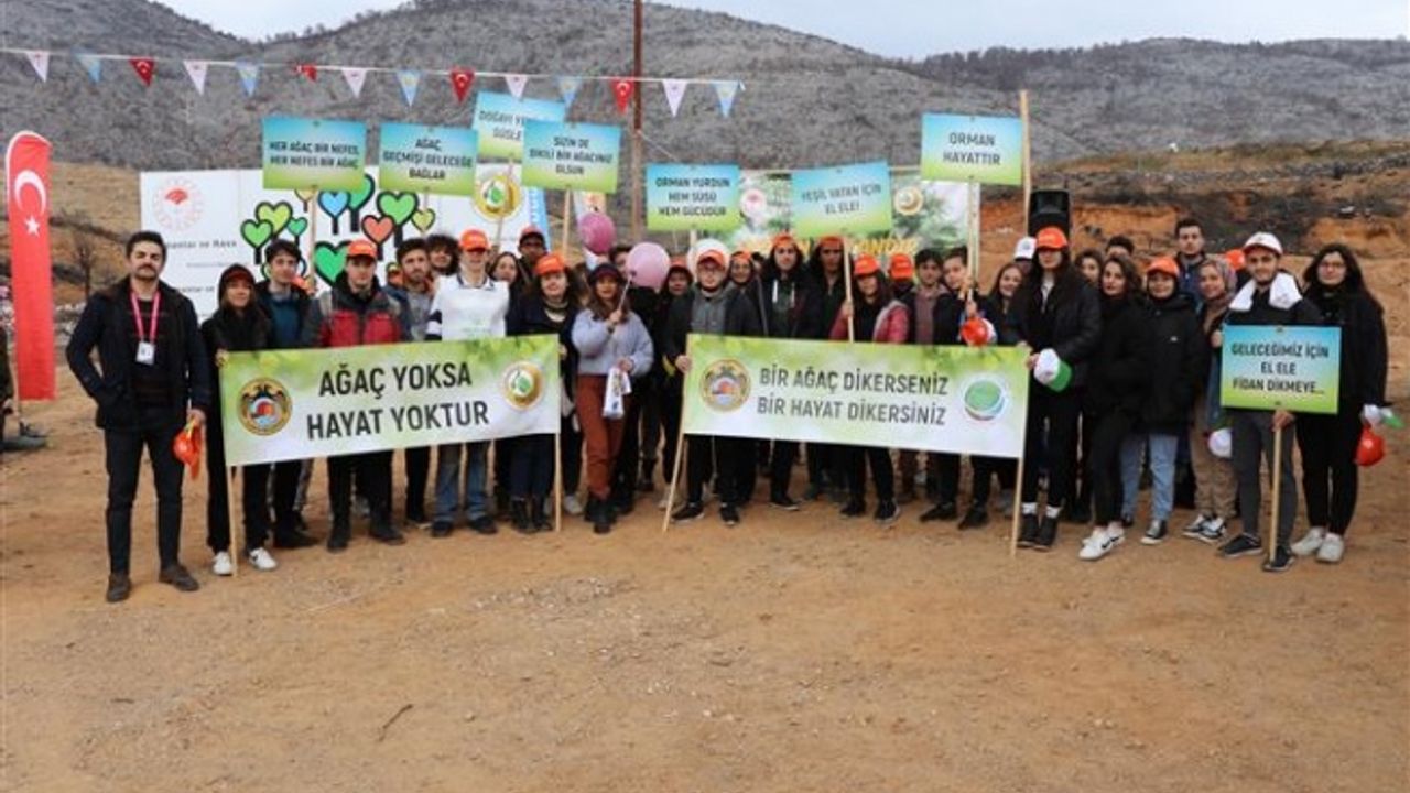 GÜZELBAĞ YANGIN BÖLGESİNDE 3 BİN 800 FİDAN TOPRAKLA BULUŞTU