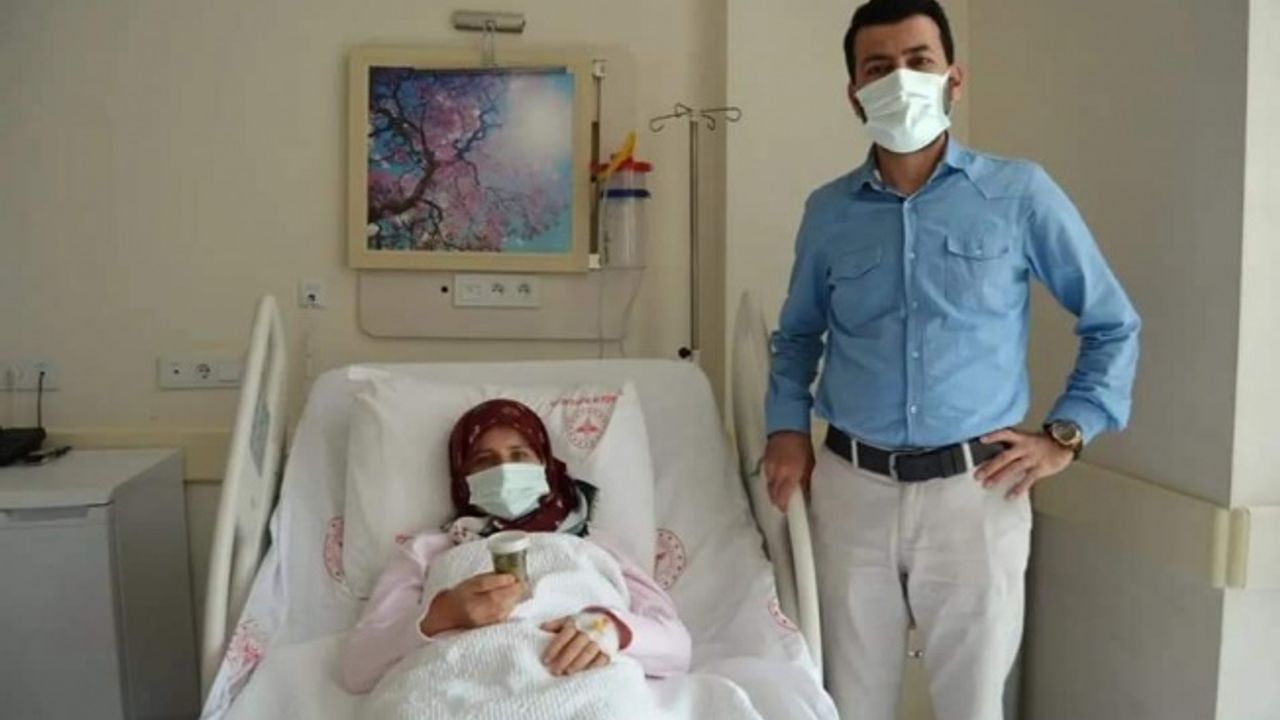 KARIN AĞRISI ŞİKÂYETİYLE GİTTİ, SAFRA KESESİNDEN 552 ADET TAŞ ÇIKARTILDI