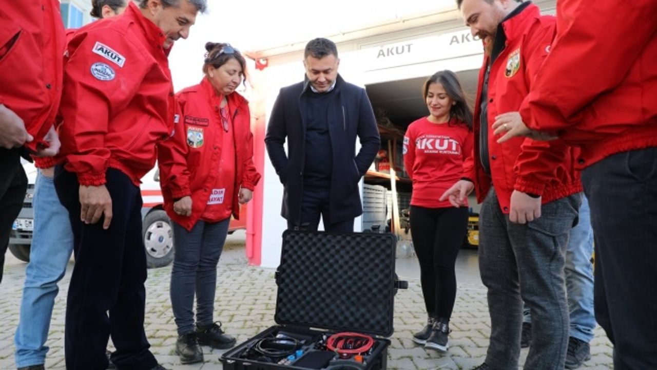 YÜCEL'DEN AKUT'A CİHAZ DESTEĞİ