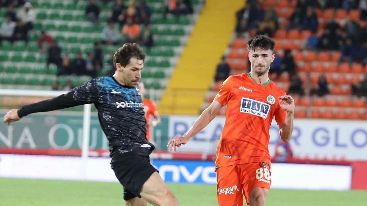 Alanyaspor ile Adana Demirspor 0-0 berabere kaldı!