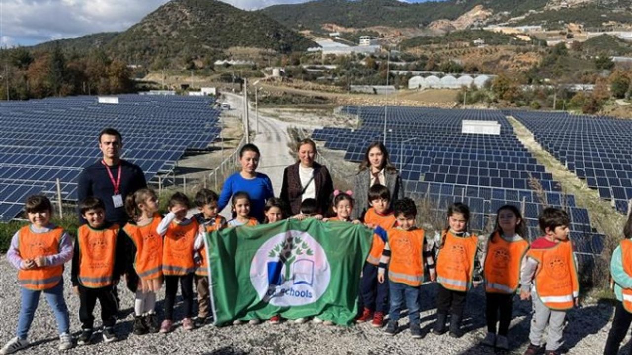 ALANYA BELEDİYESİ GÜNEŞ ENERJİ TESİSİ’NE MİNİK ÇEVRECİLERDEN ZİYARET
