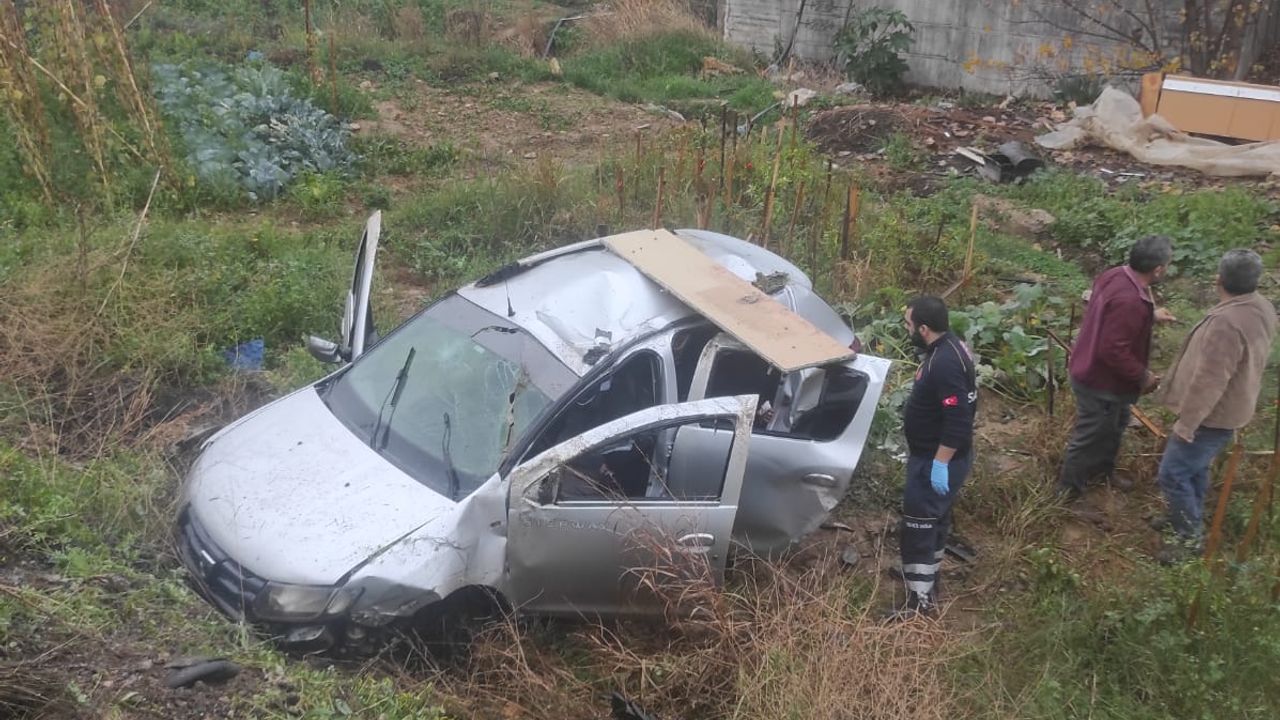 Alanya’da bahçeye uçan otomobildeki 5 kişi yaralandı