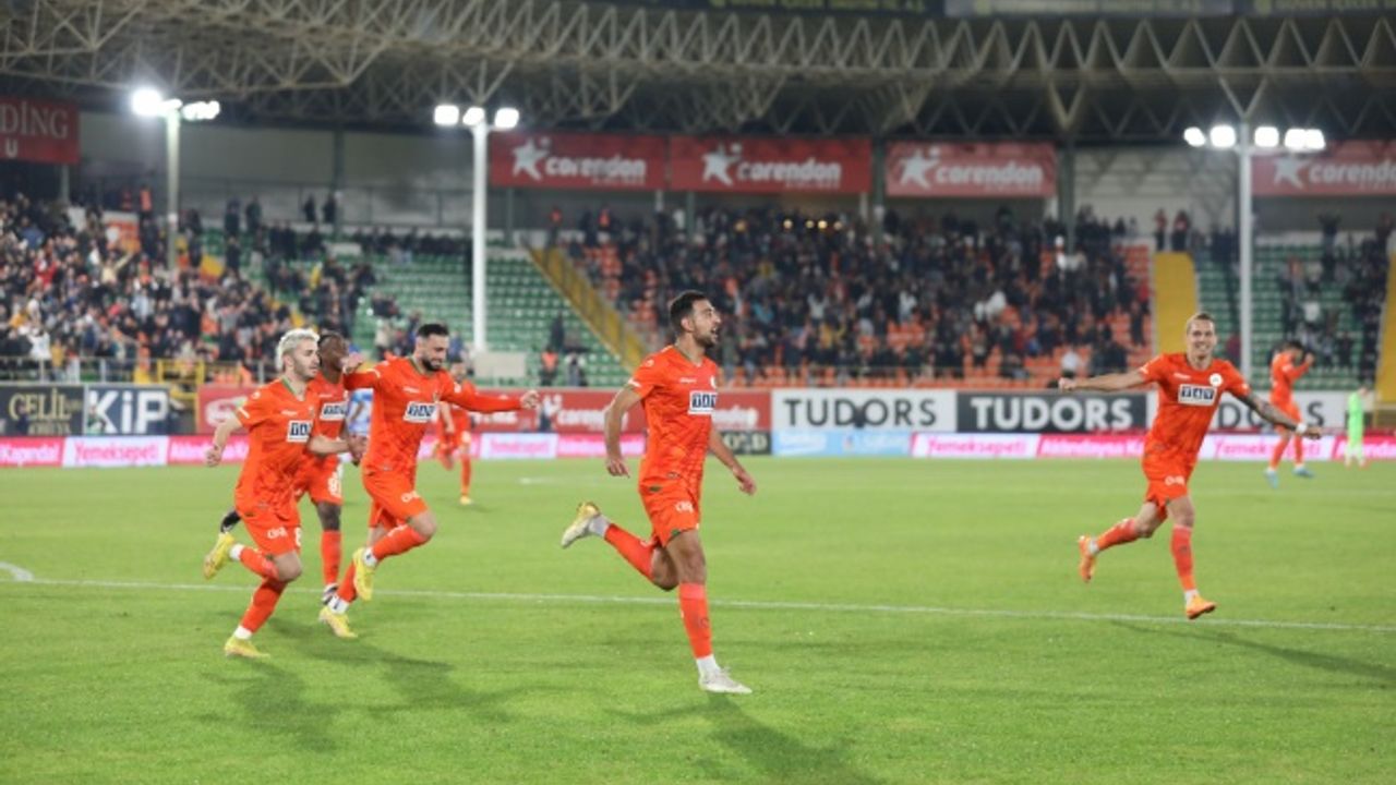 ALANYASPOR, TRABZONSPOR'A GOL YAĞDIRDI