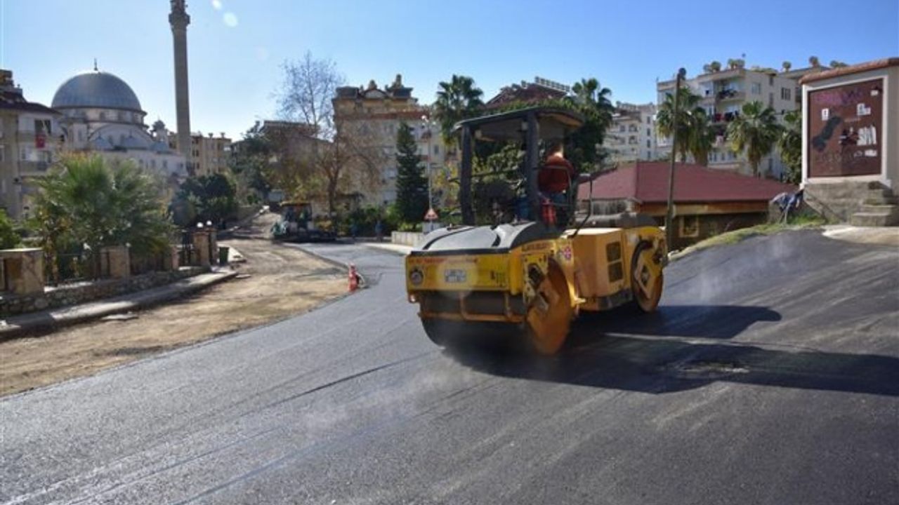 HACET DERE SOKAK YENİ ASFALTLA BULUŞTU